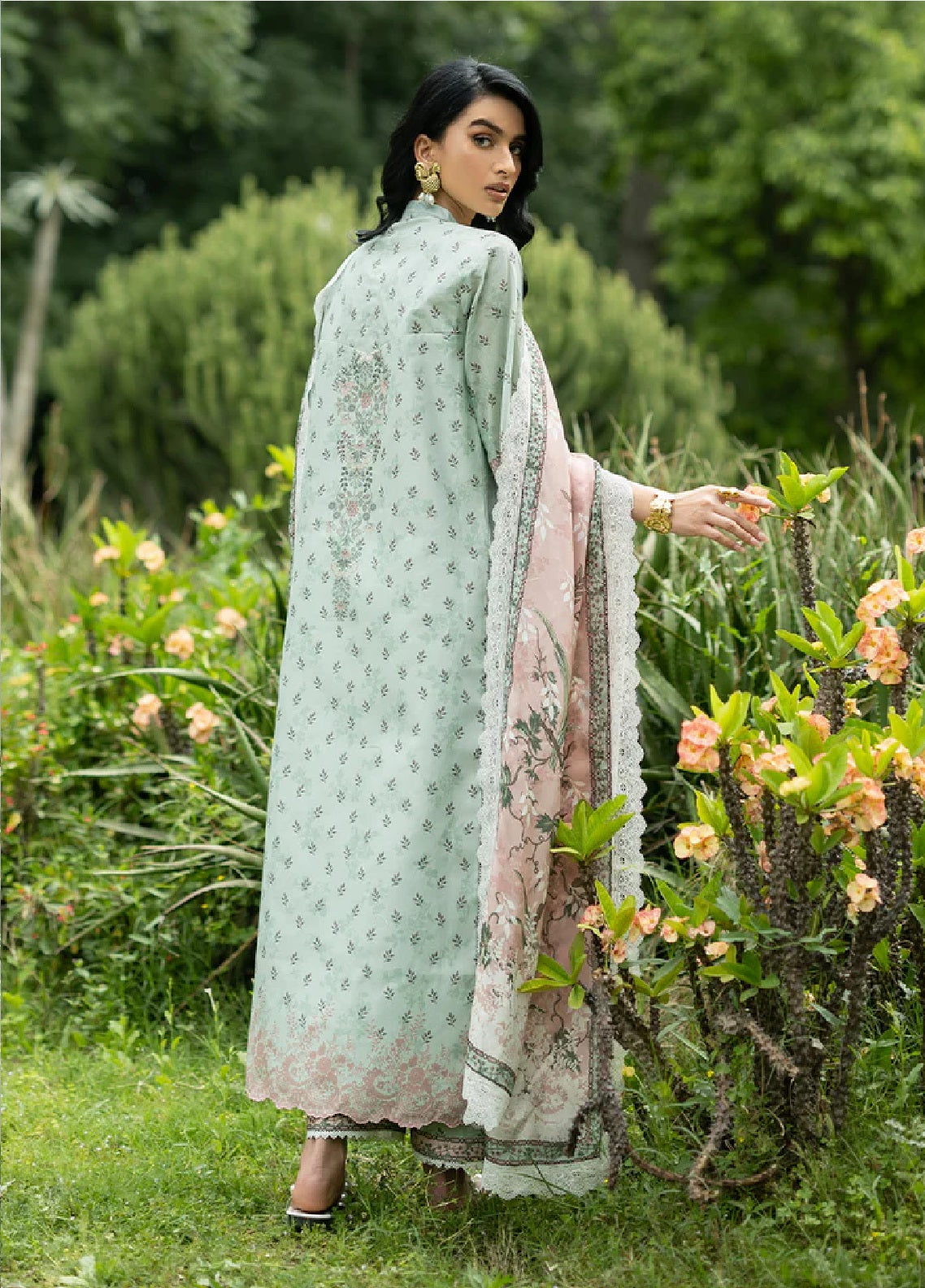 Zainab Chottani Luxury Embroidered Lawn 3 Piece Unstitched Suit ZC26LL D-13 IVIE Zainab Chottani Luxury Embroidered Lawn 3 Piece Unstitched Suit ZC26LL D-13 IVIE
