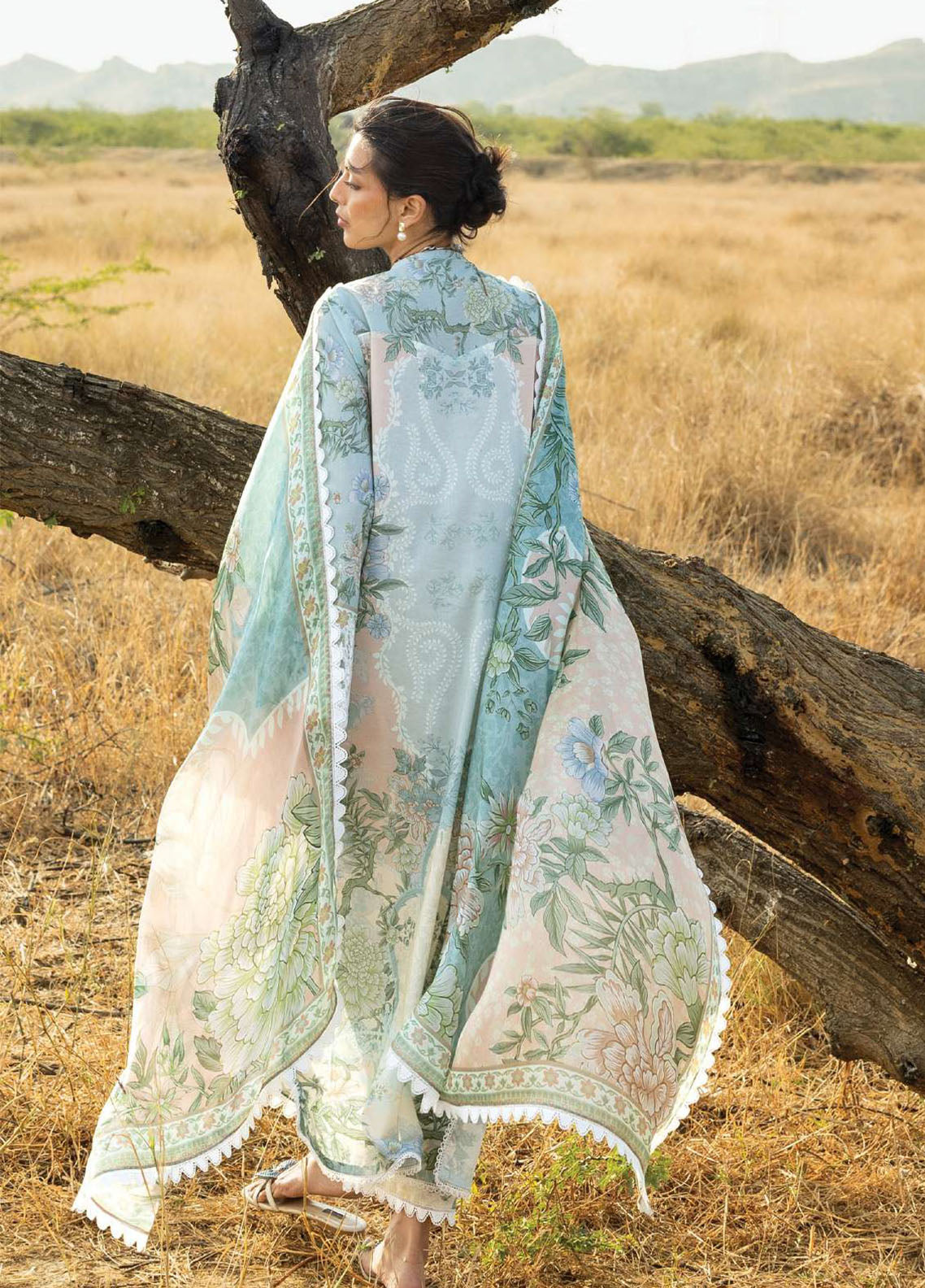Zainab Chottani Luxury Embroidered Lawn 3 Piece Unstitched Suit ZC26SS D-08 LIYANA Zainab Chottani Luxury Embroidered Lawn 3 Piece Unstitched Suit ZC26SS D-08 LIYANA