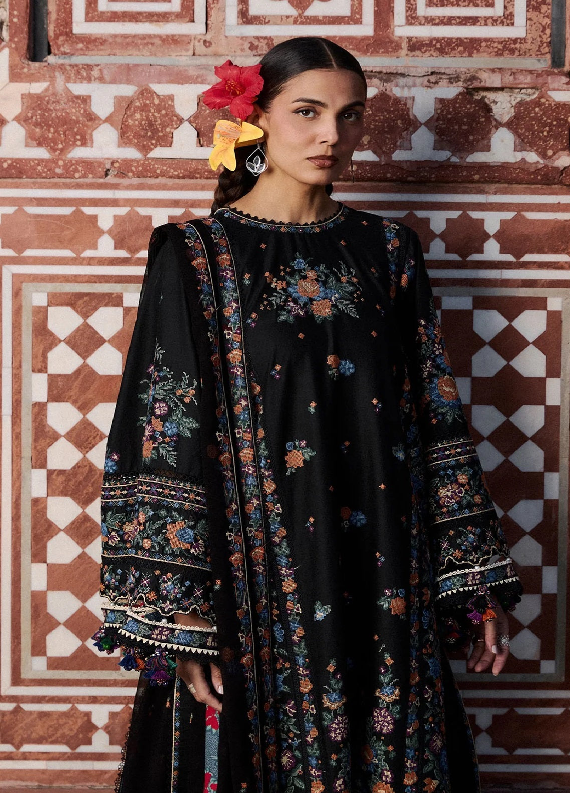 Zan By Hussain Rehar Embroidered Lawn 3 Piece Unstitched Suit HR26ZSS D-ASWA Zan By Hussain Rehar Embroidered Lawn 3 Piece Unstitched Suit HR26ZSS D-ASWA