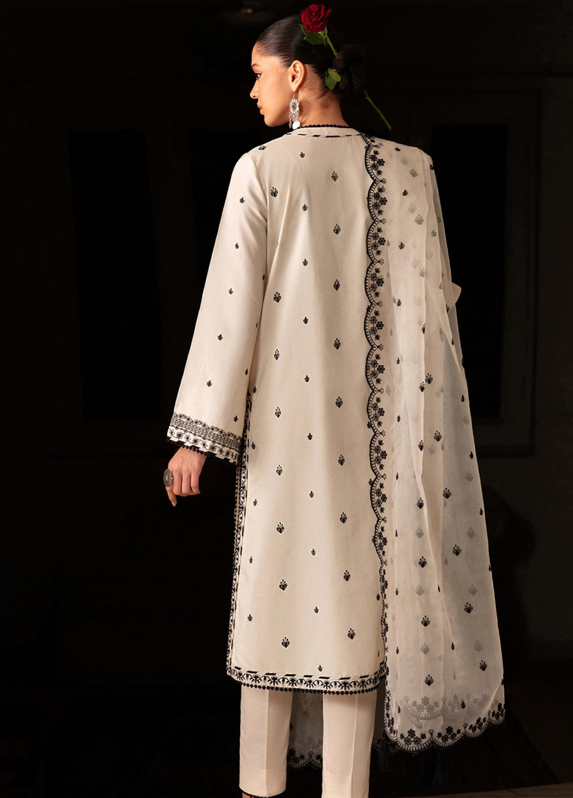 Zarif Embroidered Lawn 3 Piece Unstitched Suit ZF26SL D-03 YARA Zarif Embroidered Lawn 3 Piece Unstitched Suit ZF26SL D-03 YARA