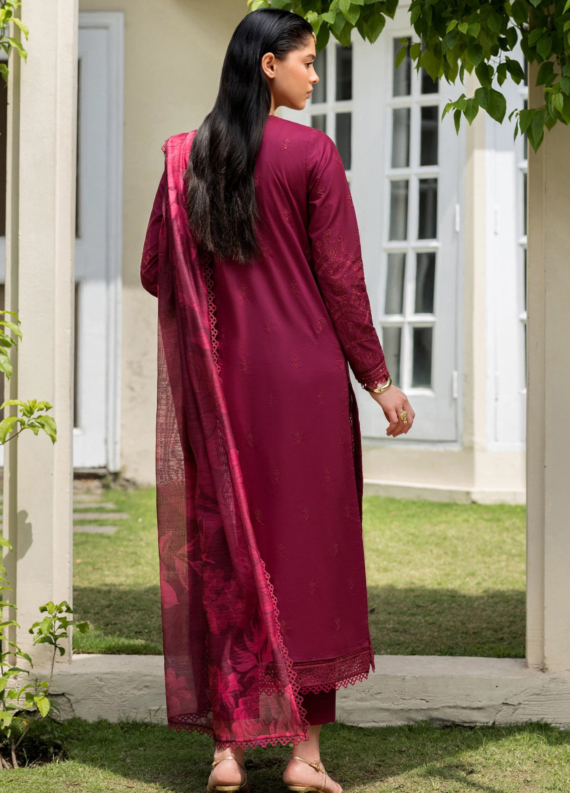 Zarif Embroidered Lawn 3 Piece Unstitched Suit ZF26SL D-05 FREYA Zarif Embroidered Lawn 3 Piece Unstitched Suit ZF26SL D-05 FREYA