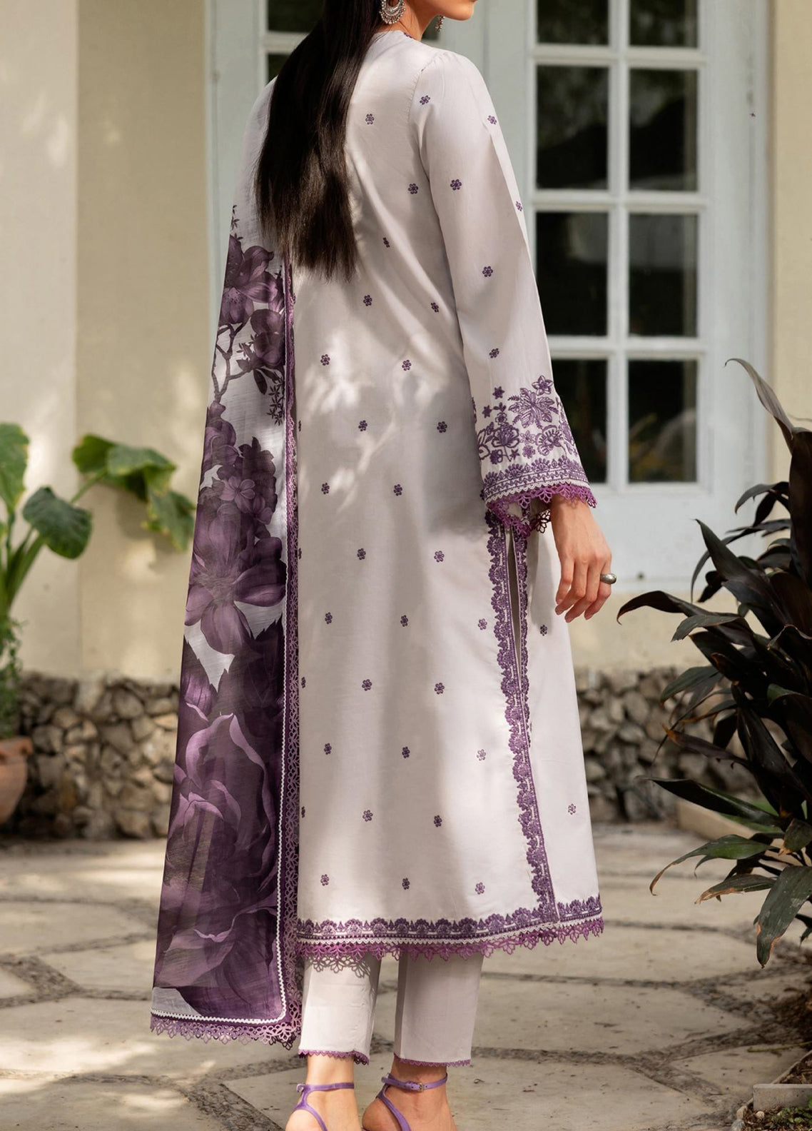 Zarif Embroidered Lawn 3 Piece Unstitched Suit ZF26SL D-06 GIANNA Zarif Embroidered Lawn 3 Piece Unstitched Suit ZF26SL D-06 GIANNA