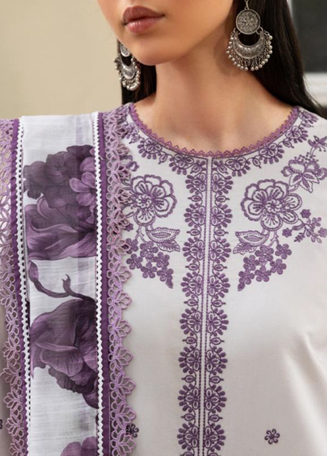 Zarif Embroidered Lawn 3 Piece Unstitched Suit ZF26SL D-06 GIANNA Zarif Embroidered Lawn 3 Piece Unstitched Suit ZF26SL D-06 GIANNA