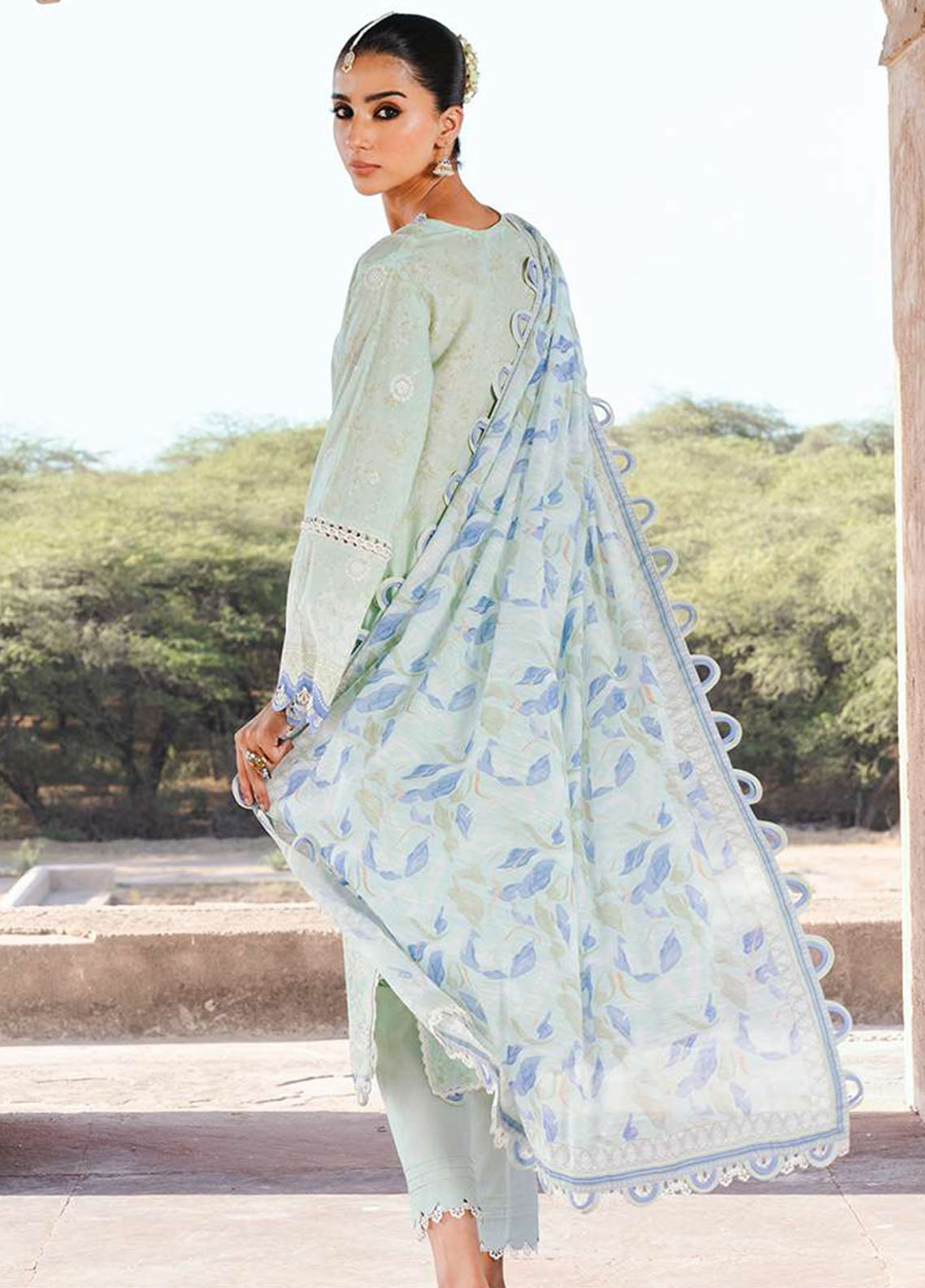 Zellbury Embroidered Lawn Suits Unstitched 3 Piece - ZB25CL 30529 Zellbury Embroidered Lawn Suits Unstitched 3 Piece - ZB25CL 30529