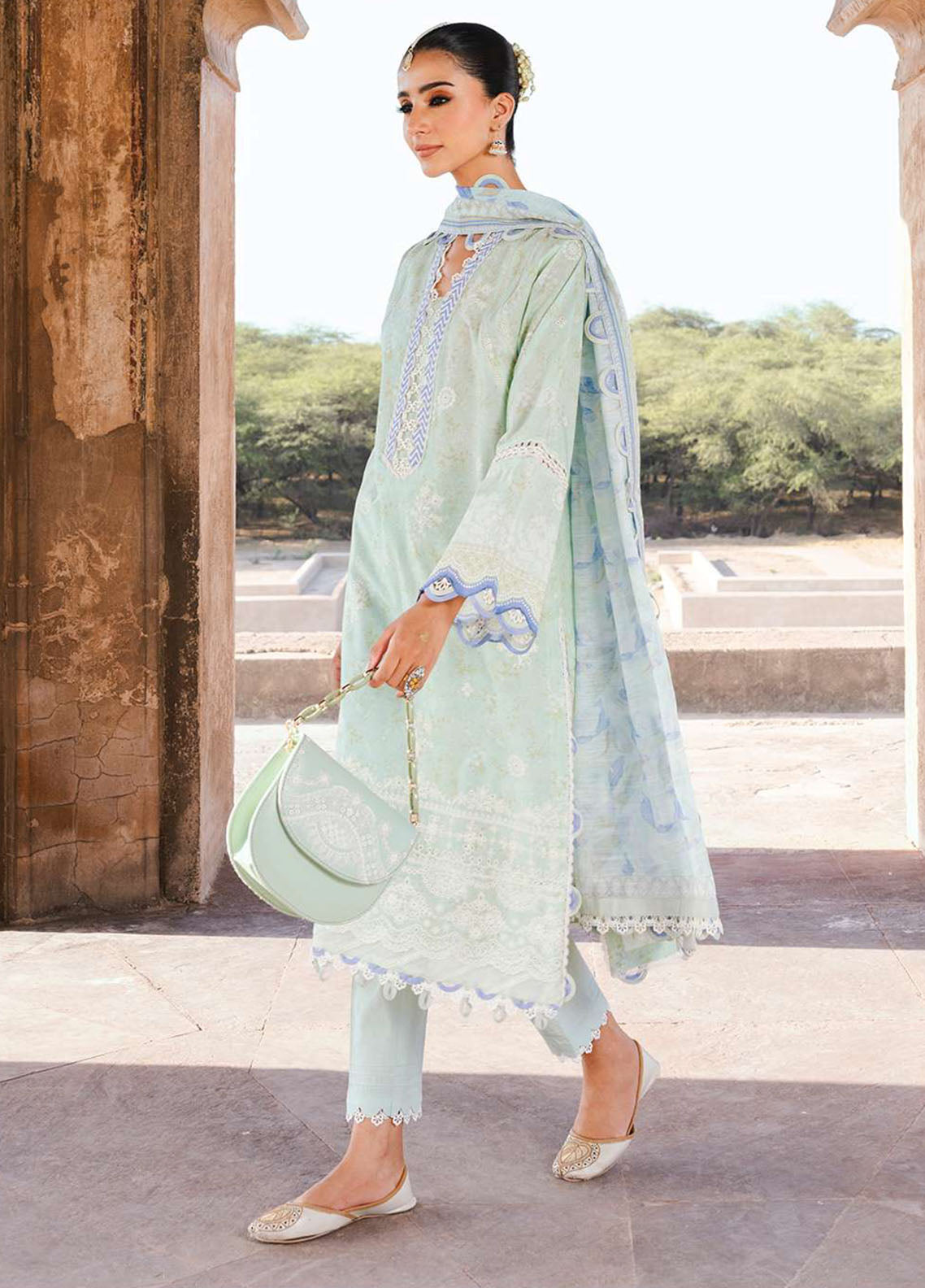 Zellbury Embroidered Lawn Suits Unstitched 3 Piece - ZB25CL 30529 Zellbury Embroidered Lawn Suits Unstitched 3 Piece - ZB25CL 30529