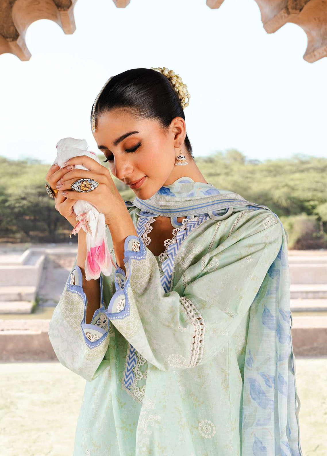 Zellbury Embroidered Lawn Suits Unstitched 3 Piece - ZB25CL 30529 Zellbury Embroidered Lawn Suits Unstitched 3 Piece - ZB25CL 30529