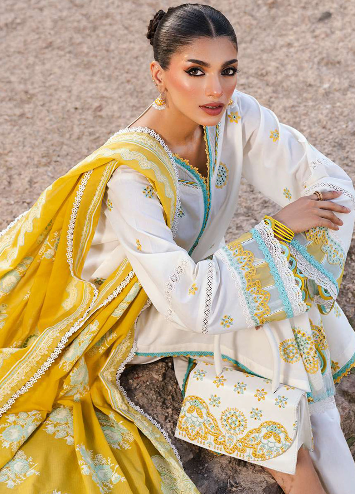 Zellbury Embroidered Lawn Suits Unstitched 3 Piece - ZB25CL 30804 Zellbury Embroidered Lawn Suits Unstitched 3 Piece - ZB25CL 30804