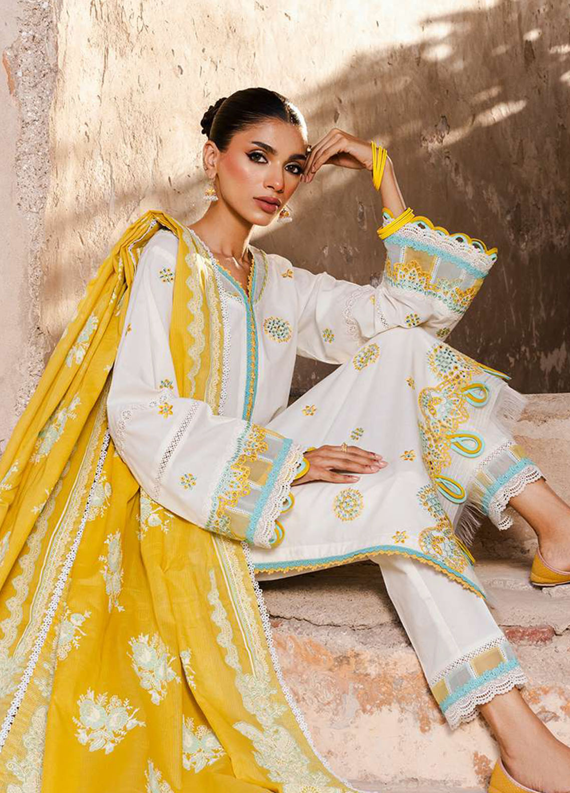 Zellbury Embroidered Lawn Suits Unstitched 3 Piece - ZB25CL 30804 Zellbury Embroidered Lawn Suits Unstitched 3 Piece - ZB25CL 30804