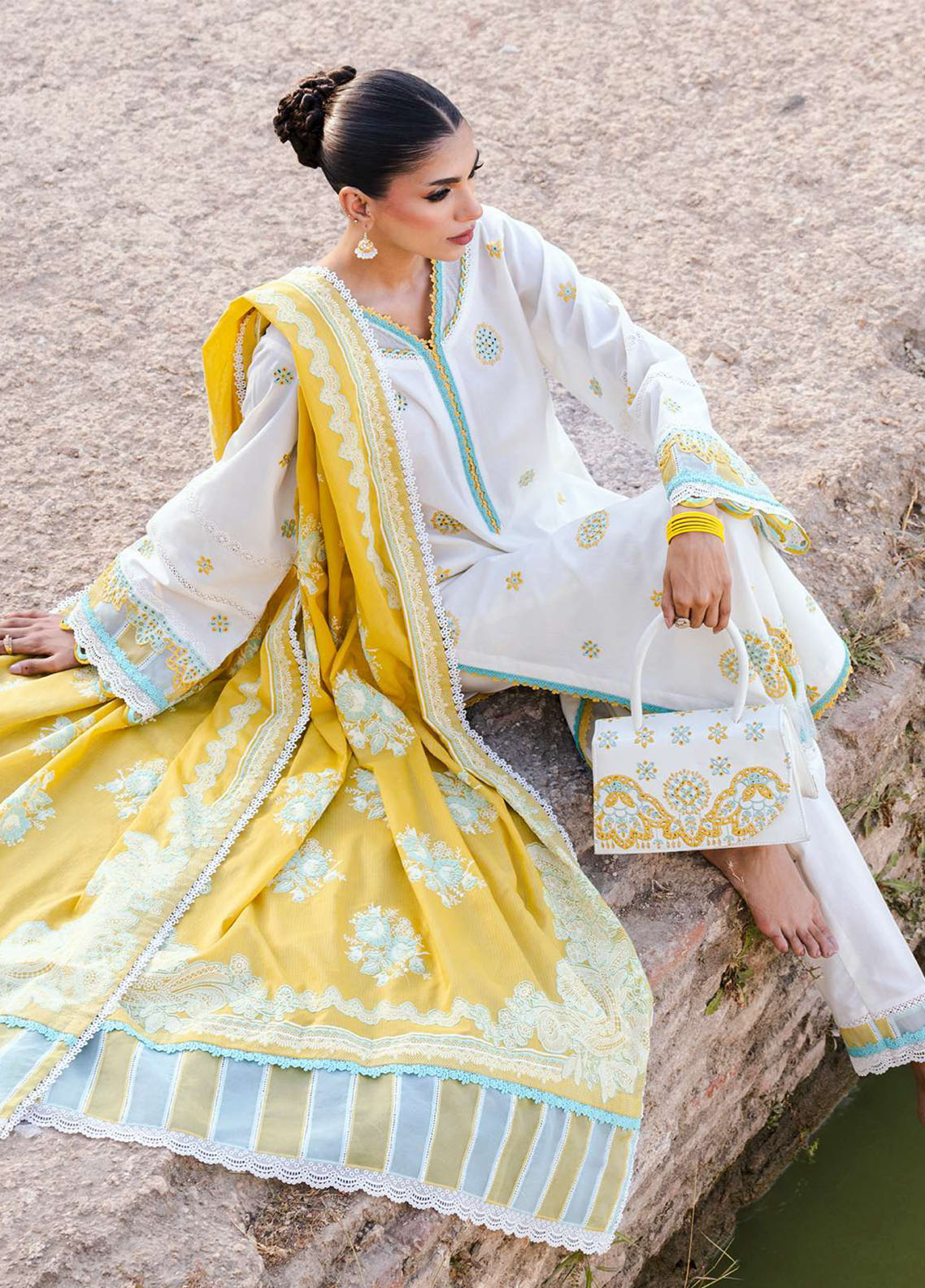Zellbury Embroidered Lawn Suits Unstitched 3 Piece - ZB25CL 30804 Zellbury Embroidered Lawn Suits Unstitched 3 Piece - ZB25CL 30804