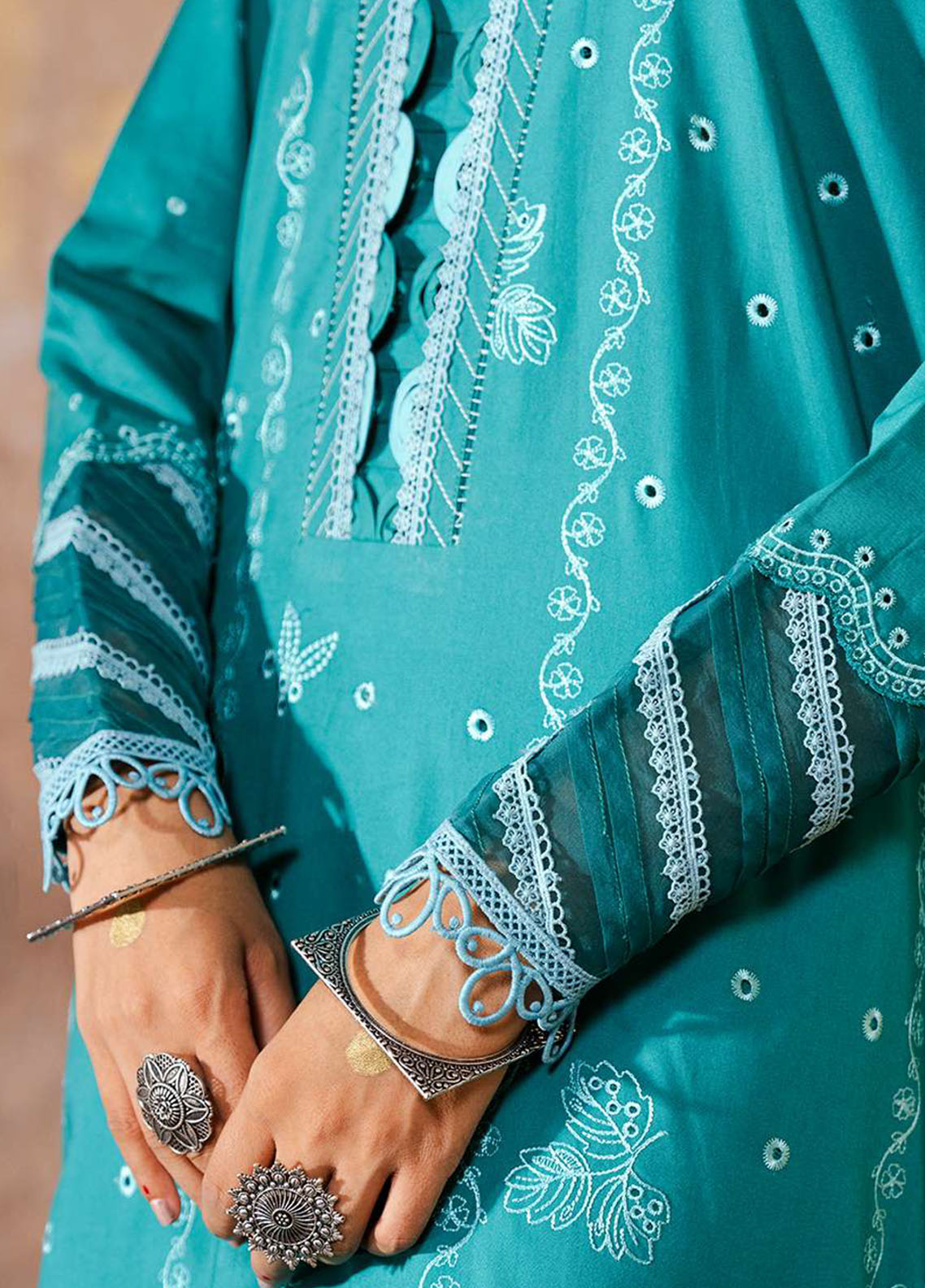 Zellbury Embroidered Lawn Suits Unstitched 3 Piece - ZB25CL 30823 Zellbury Embroidered Lawn Suits Unstitched 3 Piece - ZB25CL 30823