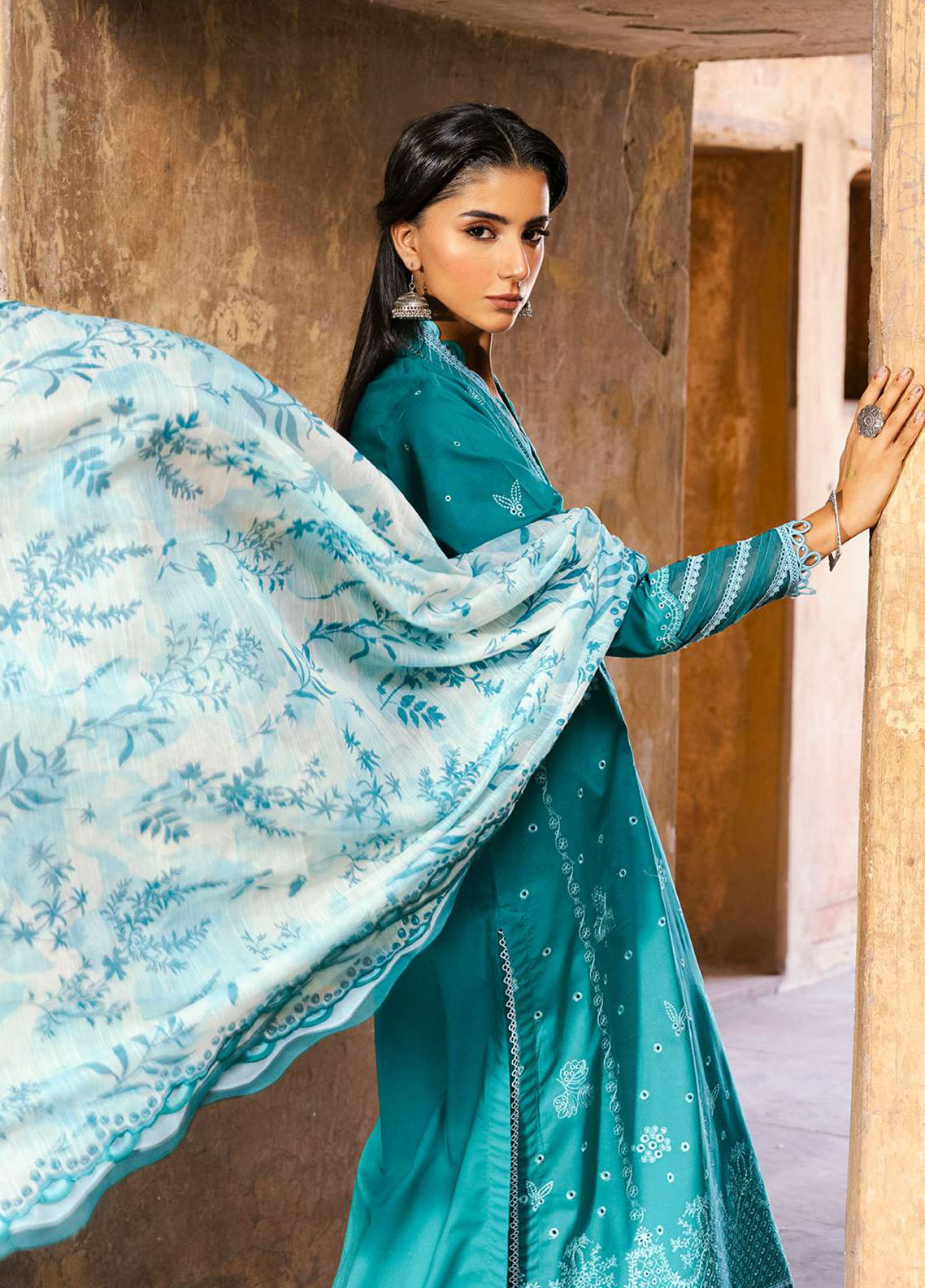 Zellbury Embroidered Lawn Suits Unstitched 3 Piece - ZB25CL 30823 Zellbury Embroidered Lawn Suits Unstitched 3 Piece - ZB25CL 30823