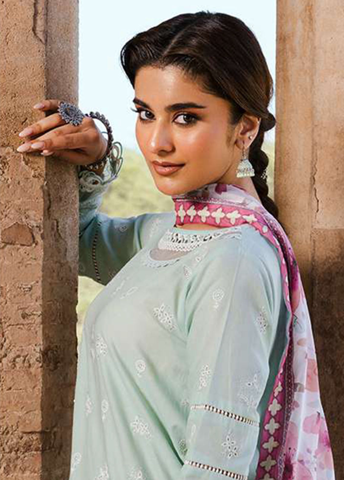 Zellbury Embroidered Lawn Suits Unstitched 3 Piece - ZB25CL 30826 Zellbury Embroidered Lawn Suits Unstitched 3 Piece - ZB25CL 30826