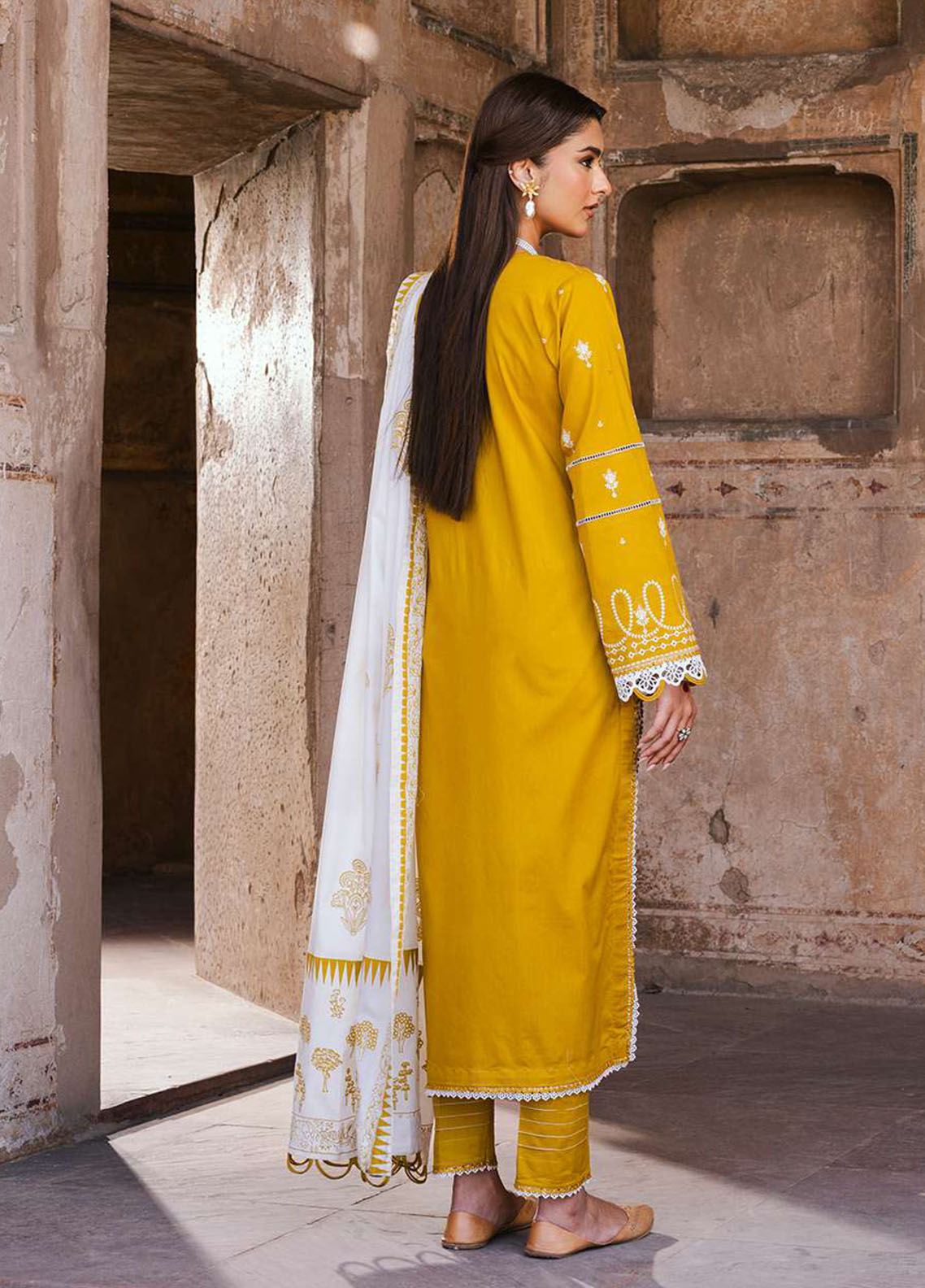 Zellbury Embroidered Lawn Suits Unstitched 3 Piece - ZB25CL 30829 Zellbury Embroidered Lawn Suits Unstitched 3 Piece - ZB25CL 30829
