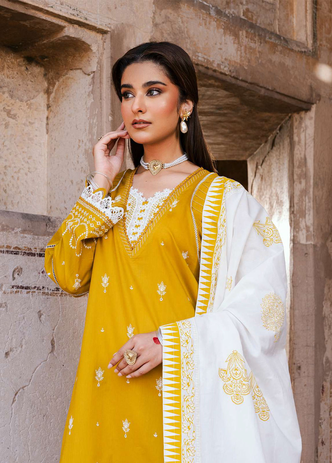 Zellbury Embroidered Lawn Suits Unstitched 3 Piece - ZB25CL 30829 Zellbury Embroidered Lawn Suits Unstitched 3 Piece - ZB25CL 30829
