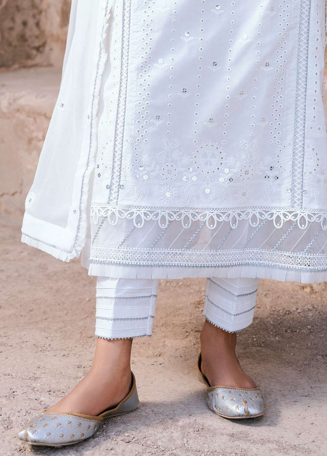 Zellbury Embroidered Lawn Suits Unstitched 3 Piece - ZB25CL 30831 Zellbury Embroidered Lawn Suits Unstitched 3 Piece - ZB25CL 30831