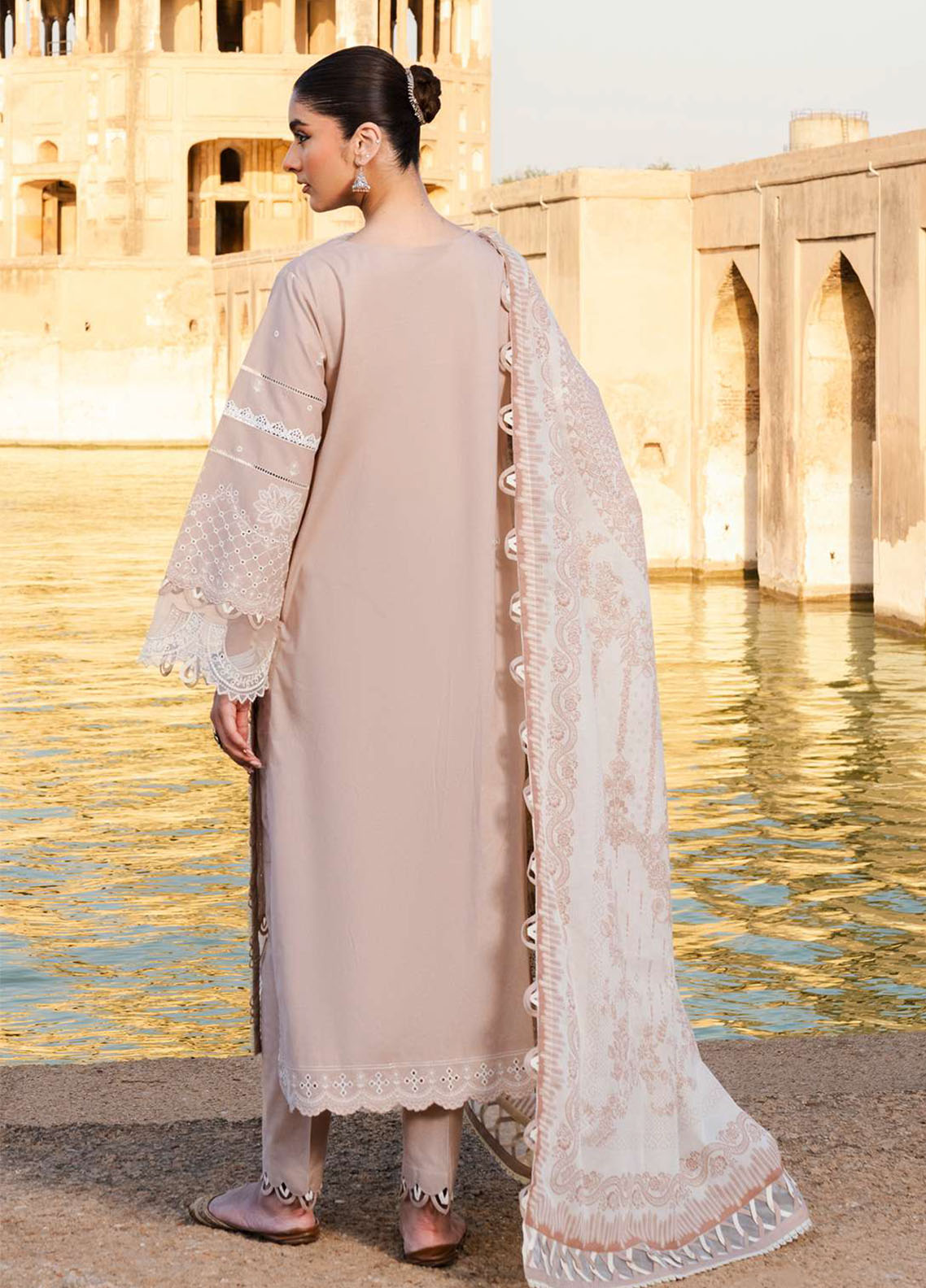 Zellbury Embroidered Lawn Suits Unstitched 3 Piece - ZB25CL 30833 Zellbury Embroidered Lawn Suits Unstitched 3 Piece - ZB25CL 30833