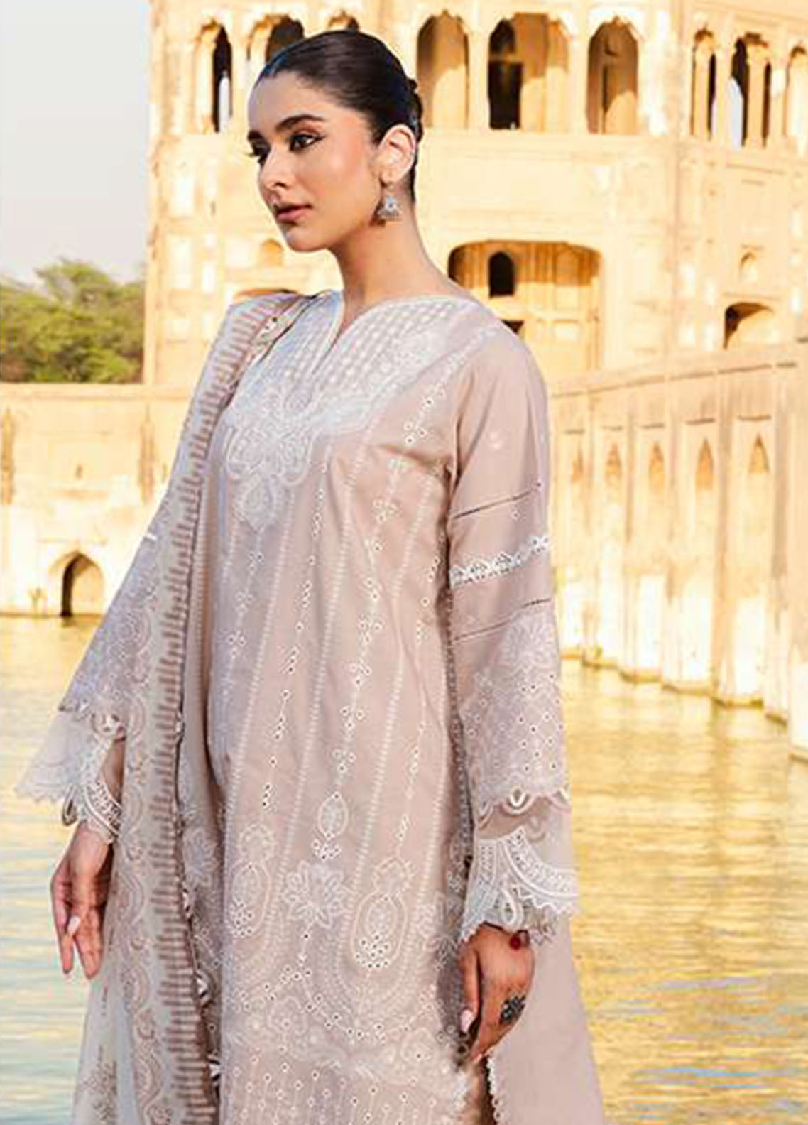 Zellbury Embroidered Lawn Suits Unstitched 3 Piece - ZB25CL 30833 Zellbury Embroidered Lawn Suits Unstitched 3 Piece - ZB25CL 30833