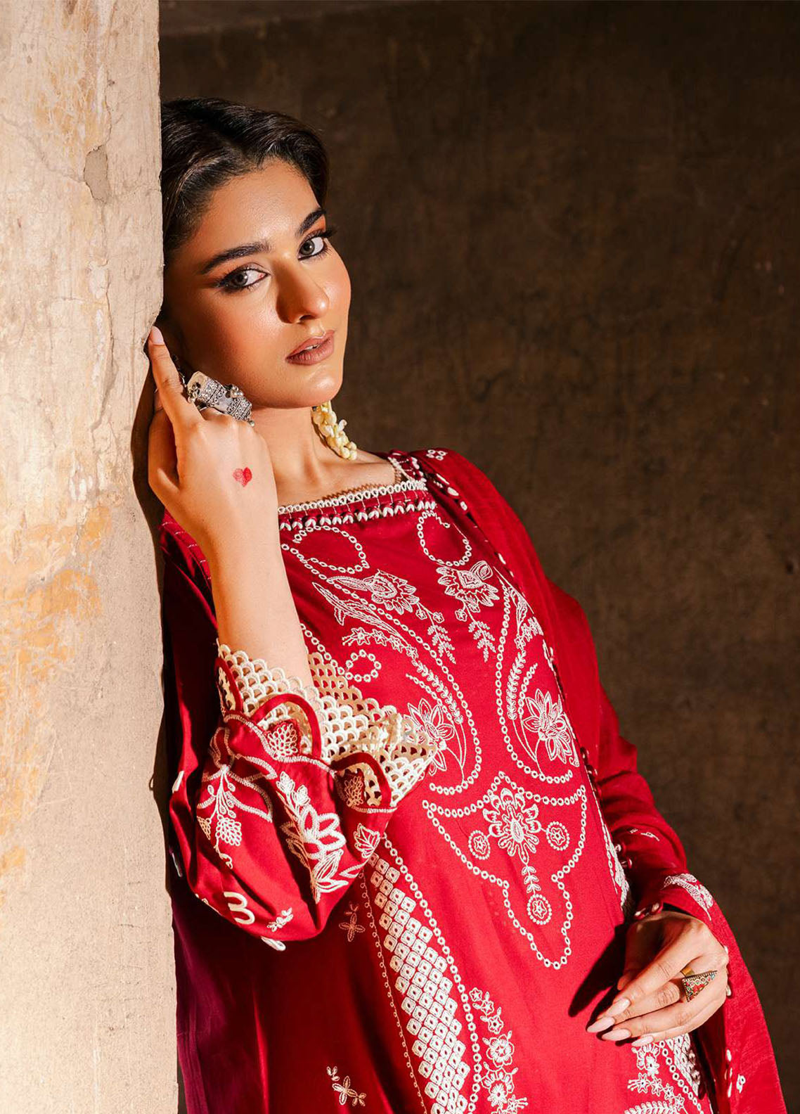 Zellbury Embroidered Lawn Suits Unstitched 3 Piece - ZB25CL 30837 Zellbury Embroidered Lawn Suits Unstitched 3 Piece - ZB25CL 30837