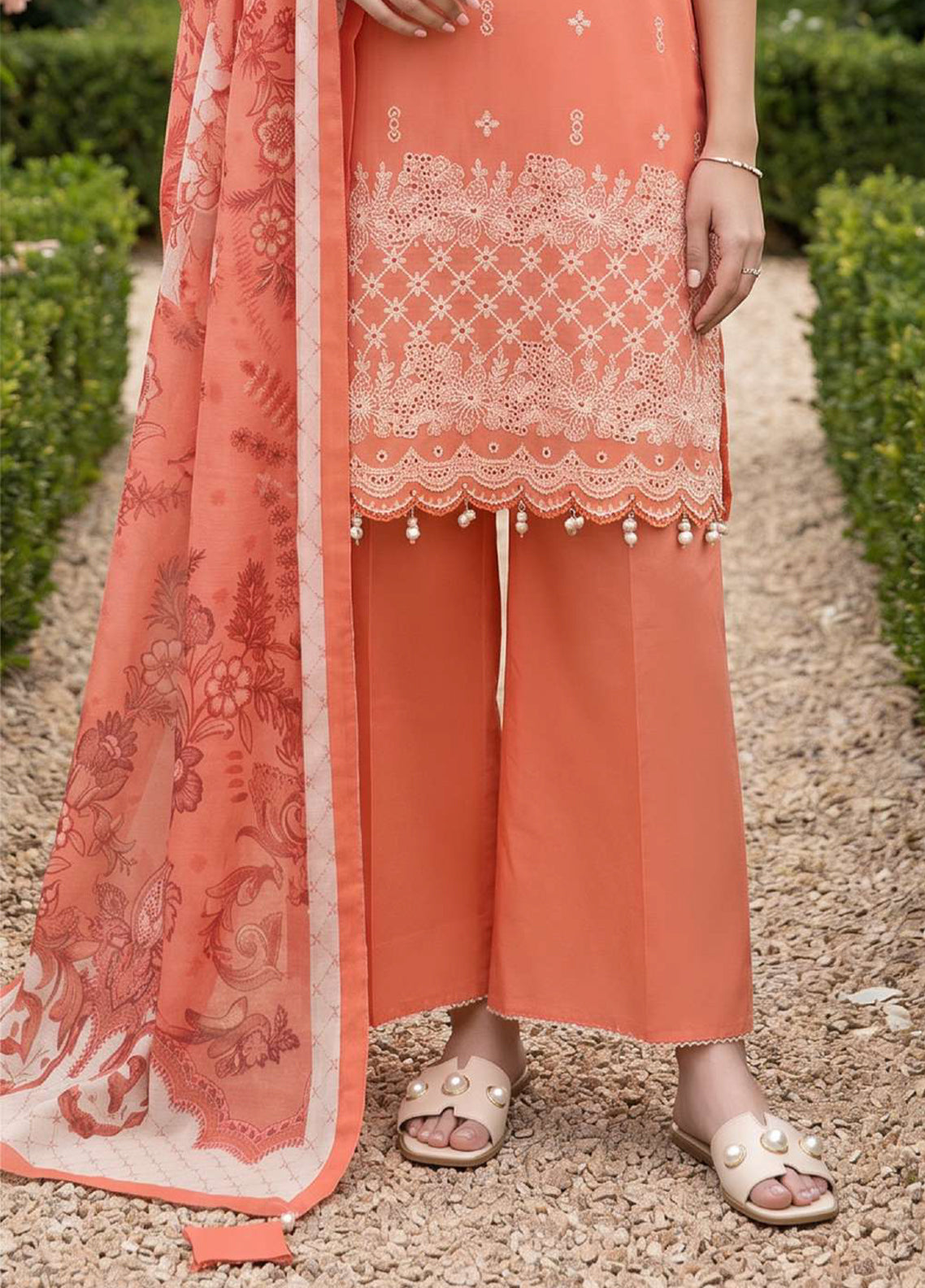 Zellbury Chikankari Embroidered Cotton 3 Piece Unstitched Suit WUC26E34069 Zellbury Chikankari Embroidered Cotton 3 Piece Unstitched Suit WUC26E34069