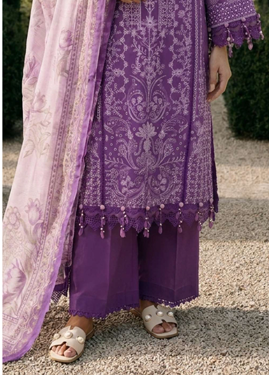 Zellbury Chikankari Embroidered Cotton 3 Piece Unstitched Suit WUC26E34074 Zellbury Chikankari Embroidered Cotton 3 Piece Unstitched Suit WUC26E34074