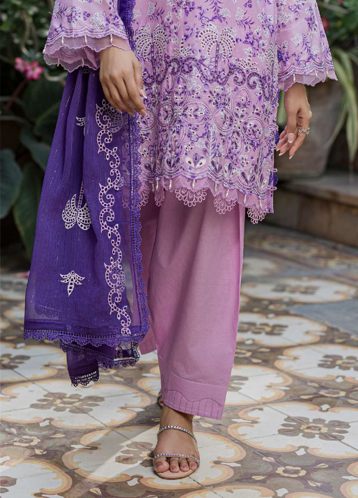 Zellbury Chikankari Embroidered Cotton 3 Piece Unstitched Suit WUS26E34093 Zellbury Chikankari Embroidered Cotton 3 Piece Unstitched Suit WUS26E34093