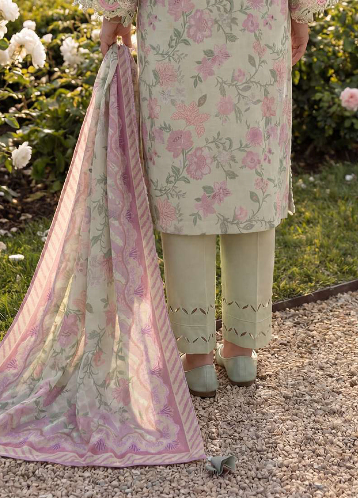 Zellbury Chikankari Embroidered Cotton 3 Piece Unstitched Suit WUS26E34098 Zellbury Chikankari Embroidered Cotton 3 Piece Unstitched Suit WUS26E34098