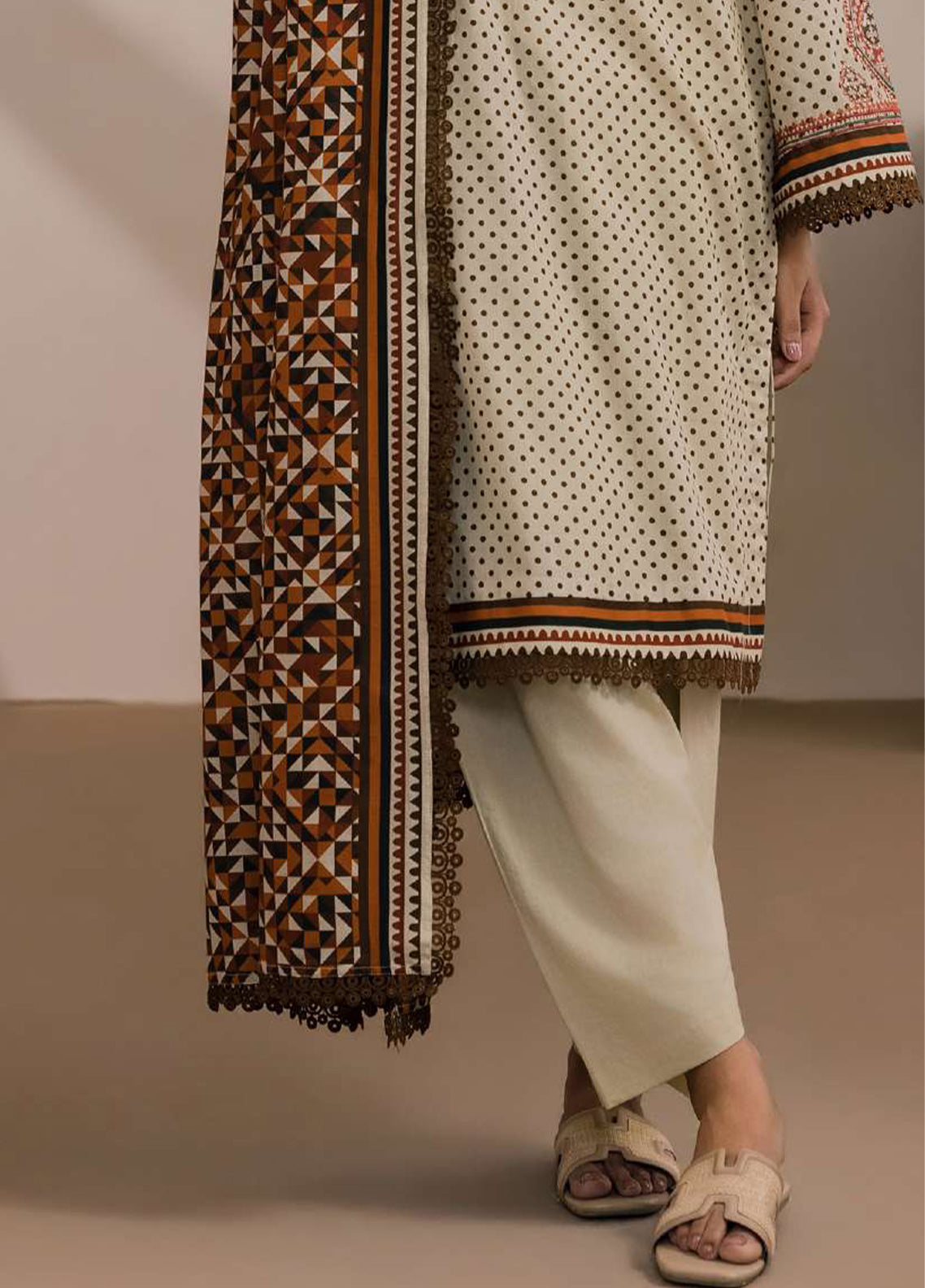 Zellbury Embroidered Lawn 2 Piece Unstitched Shirt Dupatta WUS26E20669 Zellbury Embroidered Lawn 2 Piece Unstitched Shirt Dupatta WUS26E20669
