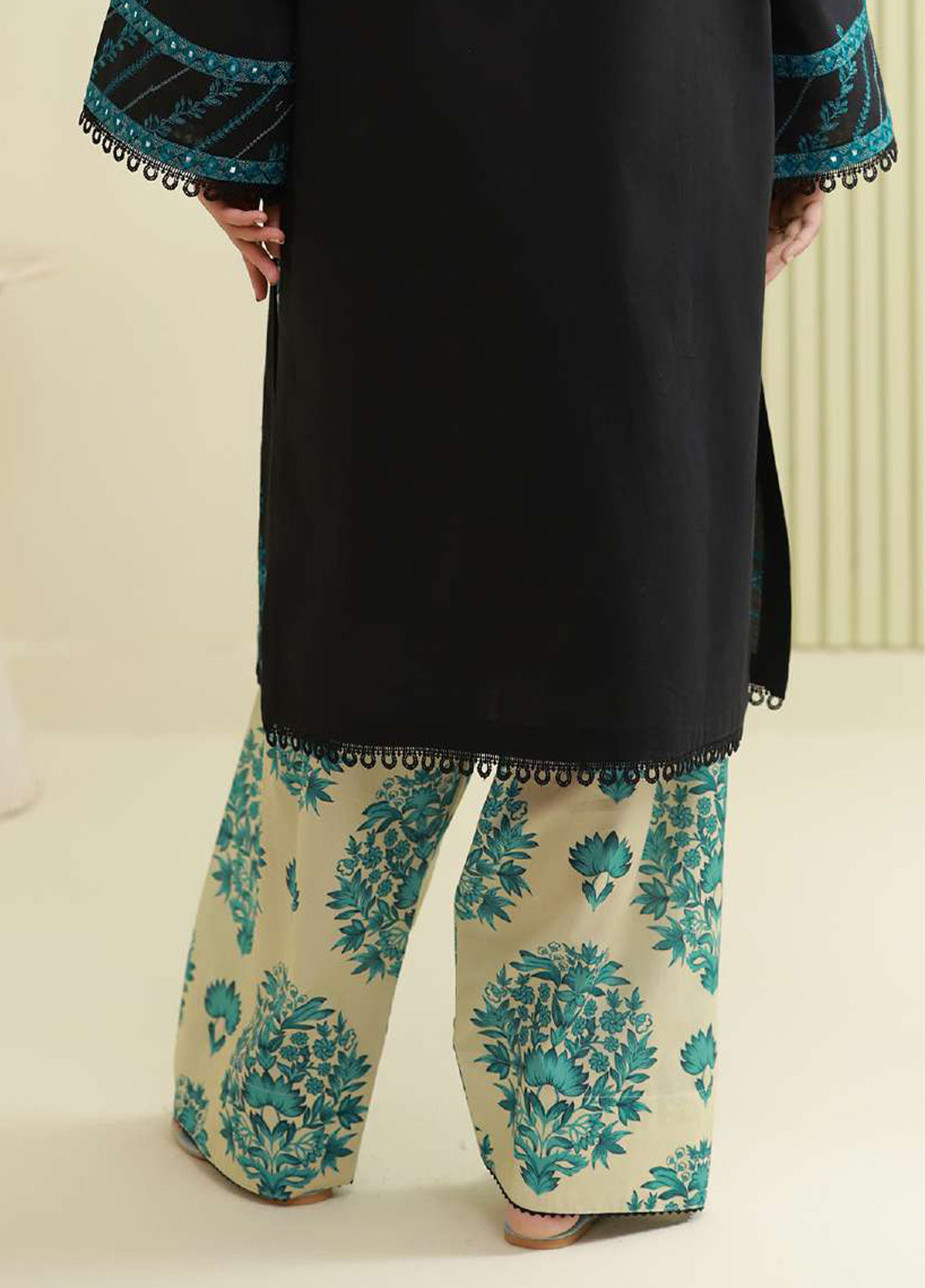 Zellbury Embroidered Lawn 2 Piece Unstitched Shirt Trouser WUS26E21197 Zellbury Embroidered Lawn 2 Piece Unstitched Shirt Trouser WUS26E21197