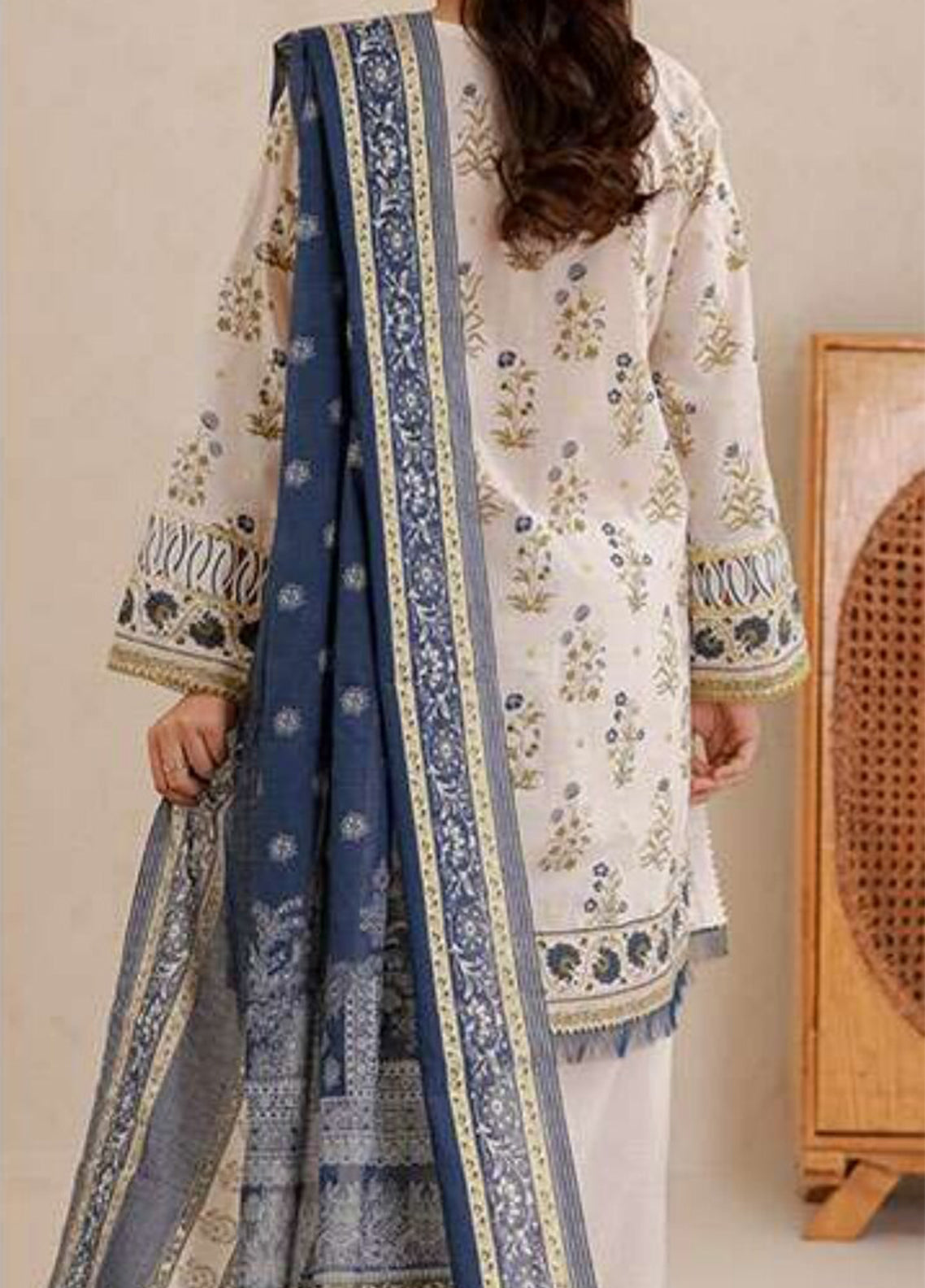 Zellbury Printed Lawn 3 Piece Unstitched Suit WUS26X30625 Zellbury Printed Lawn 3 Piece Unstitched Suit WUS26X30625