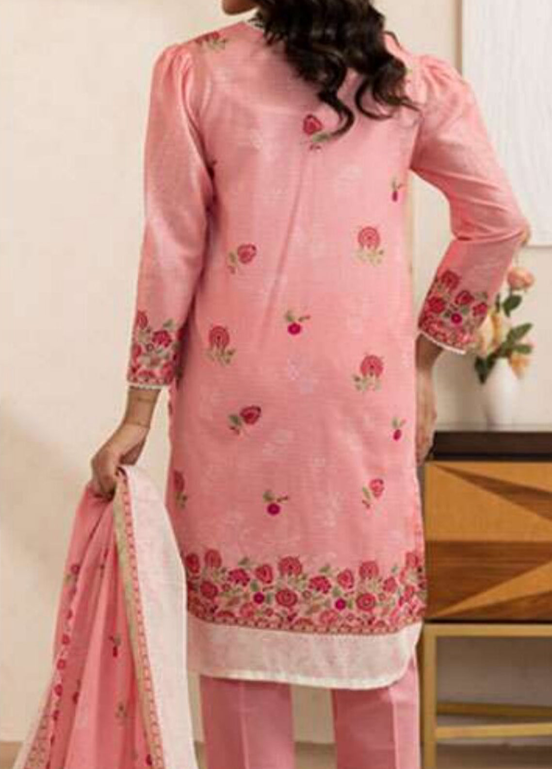 Zellbury Printed Lawn 3 Piece Unstitched Suit WUS26X30700 Zellbury Printed Lawn 3 Piece Unstitched Suit WUS26X30700