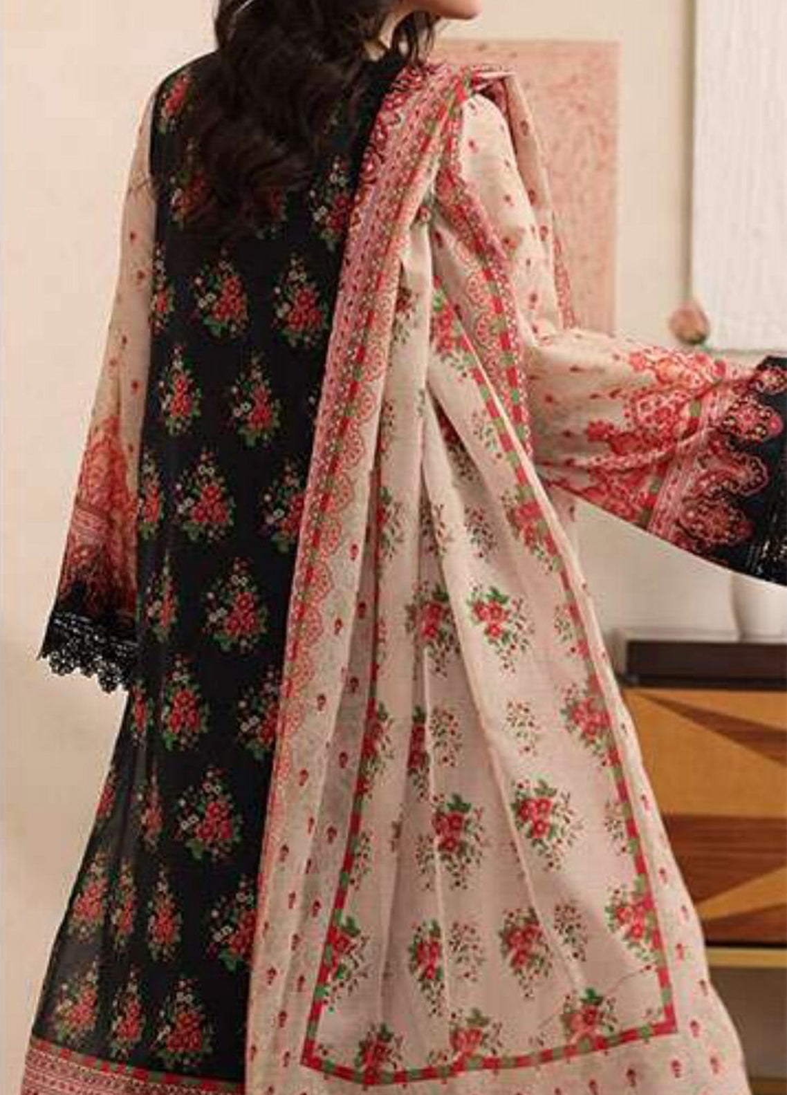 Zellbury Printed Lawn 3 Piece Unstitched Suit WUS26X30831 Zellbury Printed Lawn 3 Piece Unstitched Suit WUS26X30831