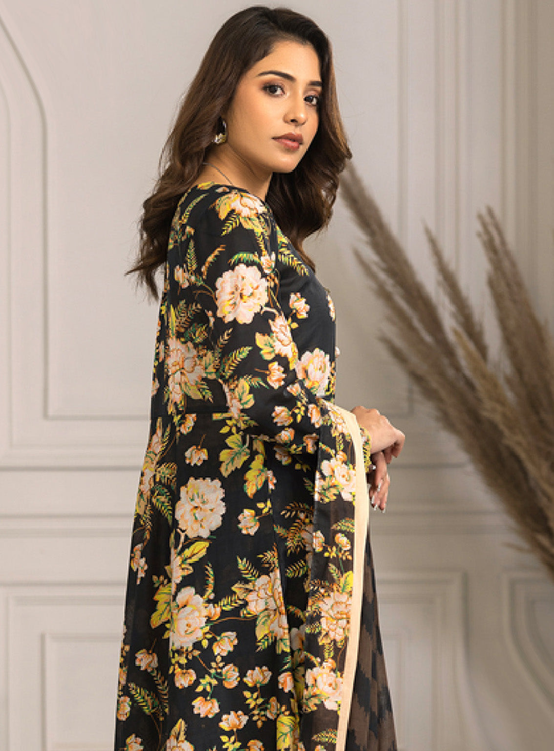 Zohra by Motifz Printed Lawn Suits Unstitched 3 Piece - MT25ZCL 10 Zohra by Motifz Printed Lawn Suits Unstitched 3 Piece - MT25ZCL 10