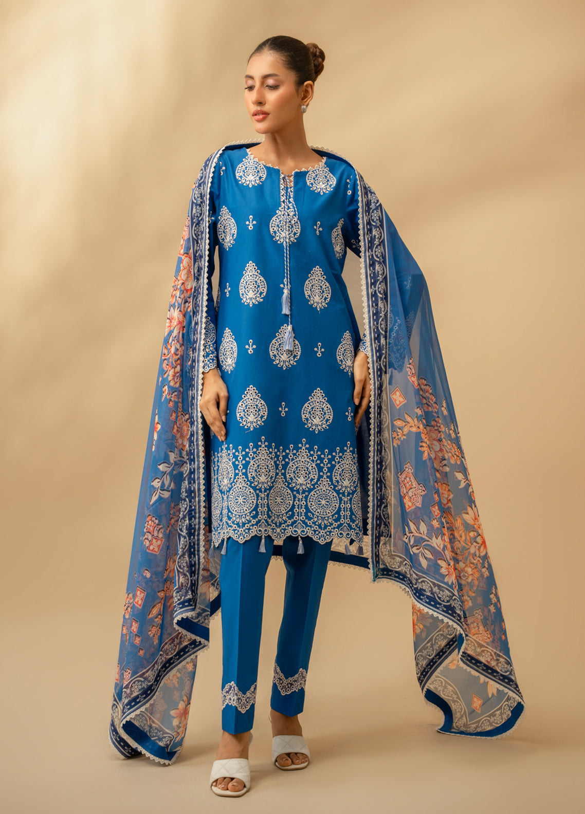 Zouj Chikankari Embroidered Lawn 3 Piece Unstitched Suit SJ26CEL D-03 Zouj Chikankari Embroidered Lawn 3 Piece Unstitched Suit SJ26CEL D-03