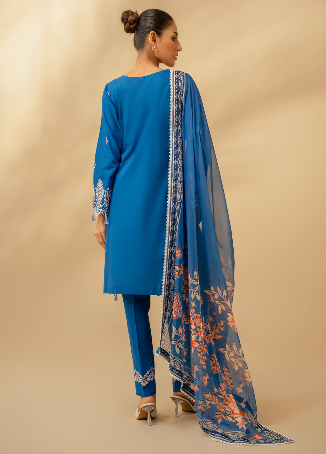 Zouj Chikankari Embroidered Lawn 3 Piece Unstitched Suit SJ26CEL D-03 Zouj Chikankari Embroidered Lawn 3 Piece Unstitched Suit SJ26CEL D-03