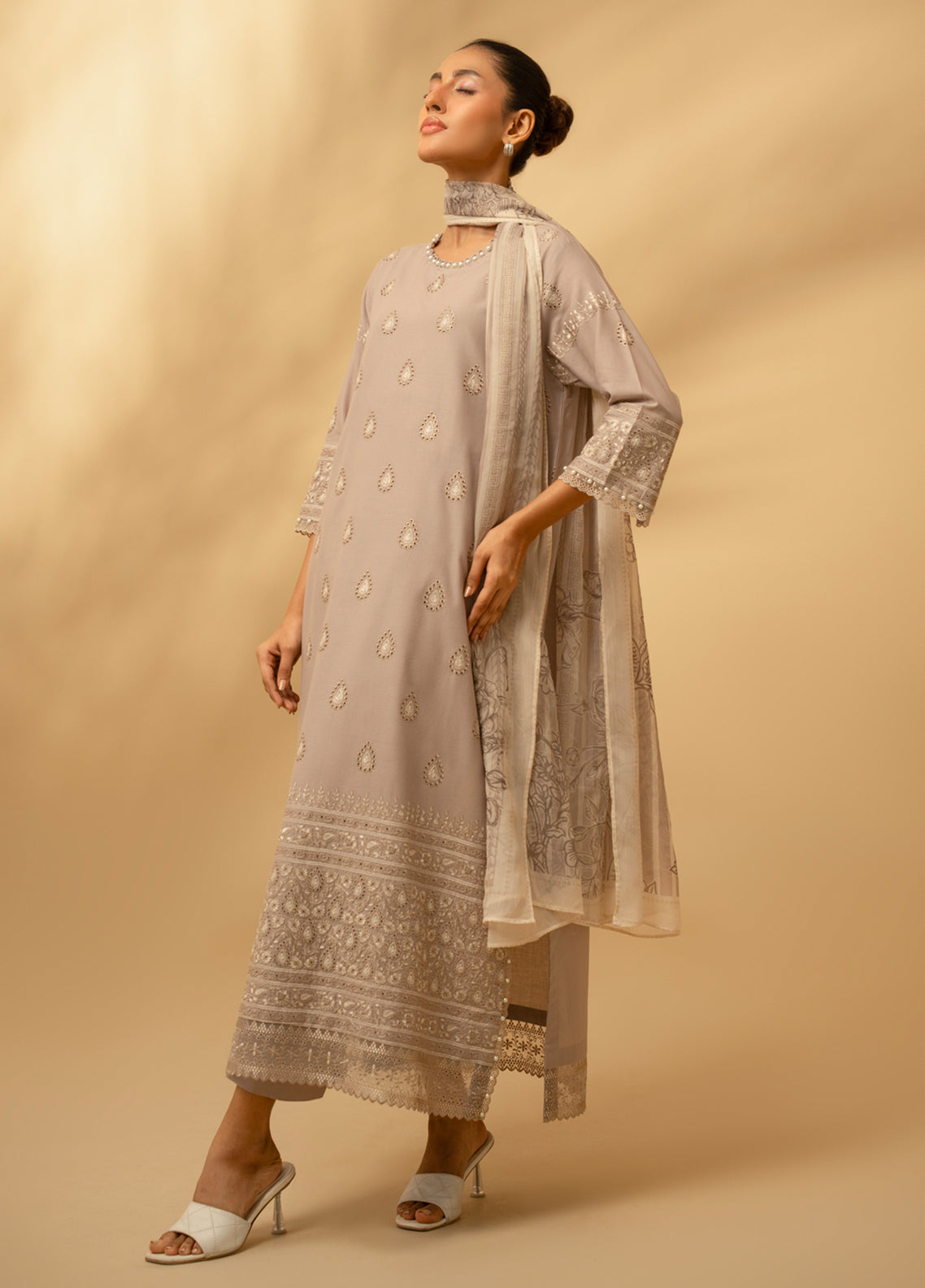 Zouj Chikankari Embroidered Lawn 3 Piece Unstitched Suit SJ26CEL D-07 Zouj Chikankari Embroidered Lawn 3 Piece Unstitched Suit SJ26CEL D-07