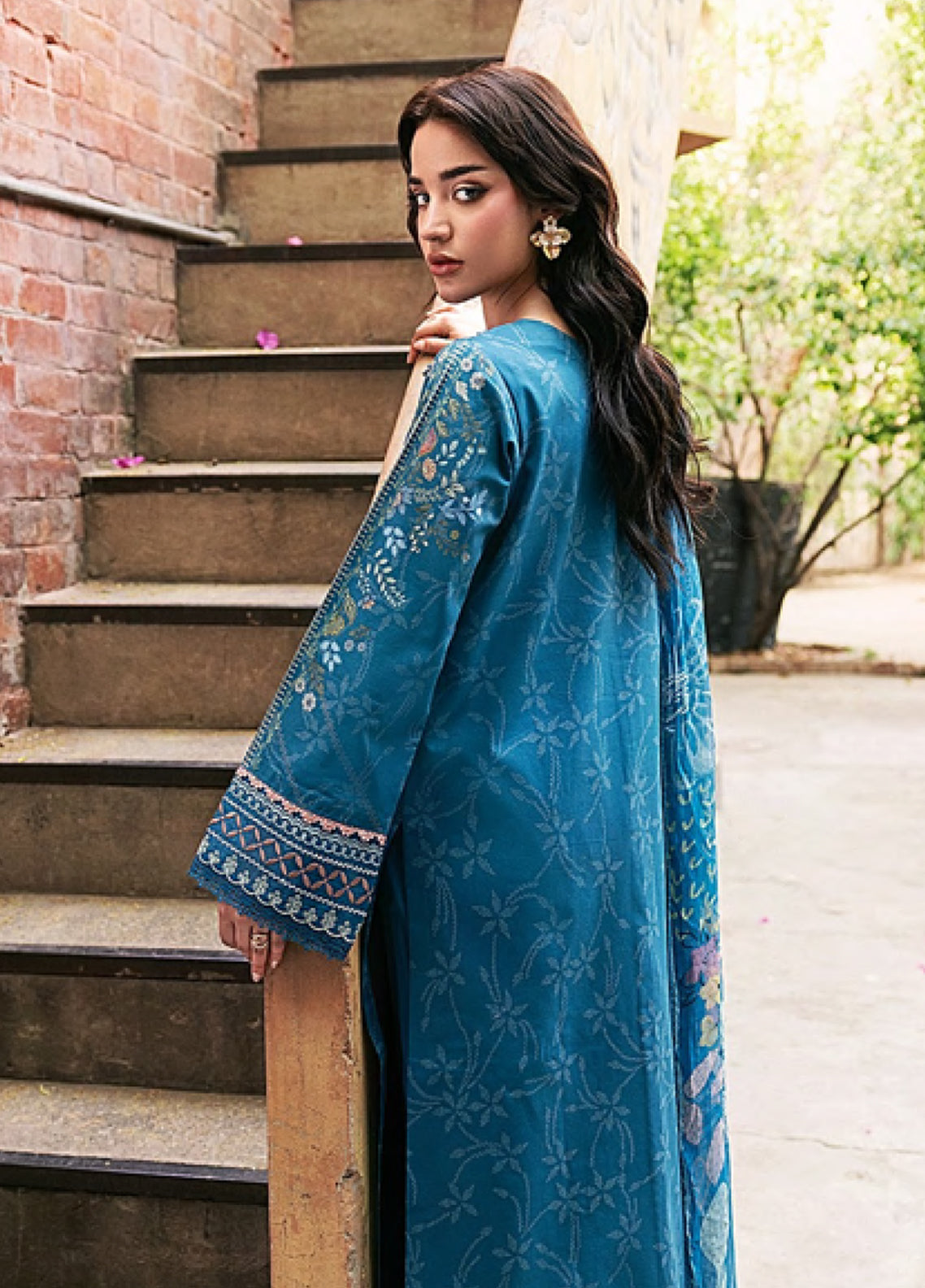 Zync By Florent Luxury Embroidered Lawn 3 Piece Unstitched Suit FL26ZEO D-FZF-1B Zync By Florent Luxury Embroidered Lawn 3 Piece Unstitched Suit FL26ZEO D-FZF-1B
