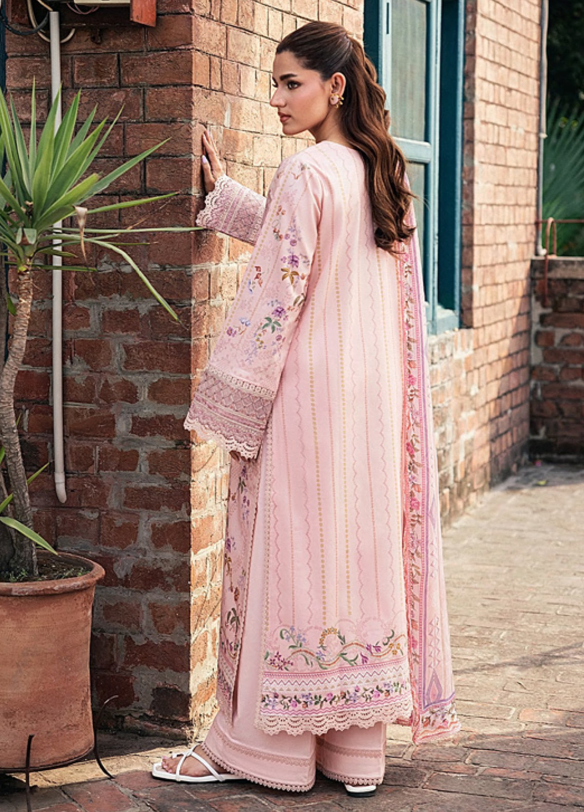Zync By Florent Luxury Embroidered Lawn 3 Piece Unstitched Suit FL26ZEO D-FZF-2A Zync By Florent Luxury Embroidered Lawn 3 Piece Unstitched Suit FL26ZEO D-FZF-2A
