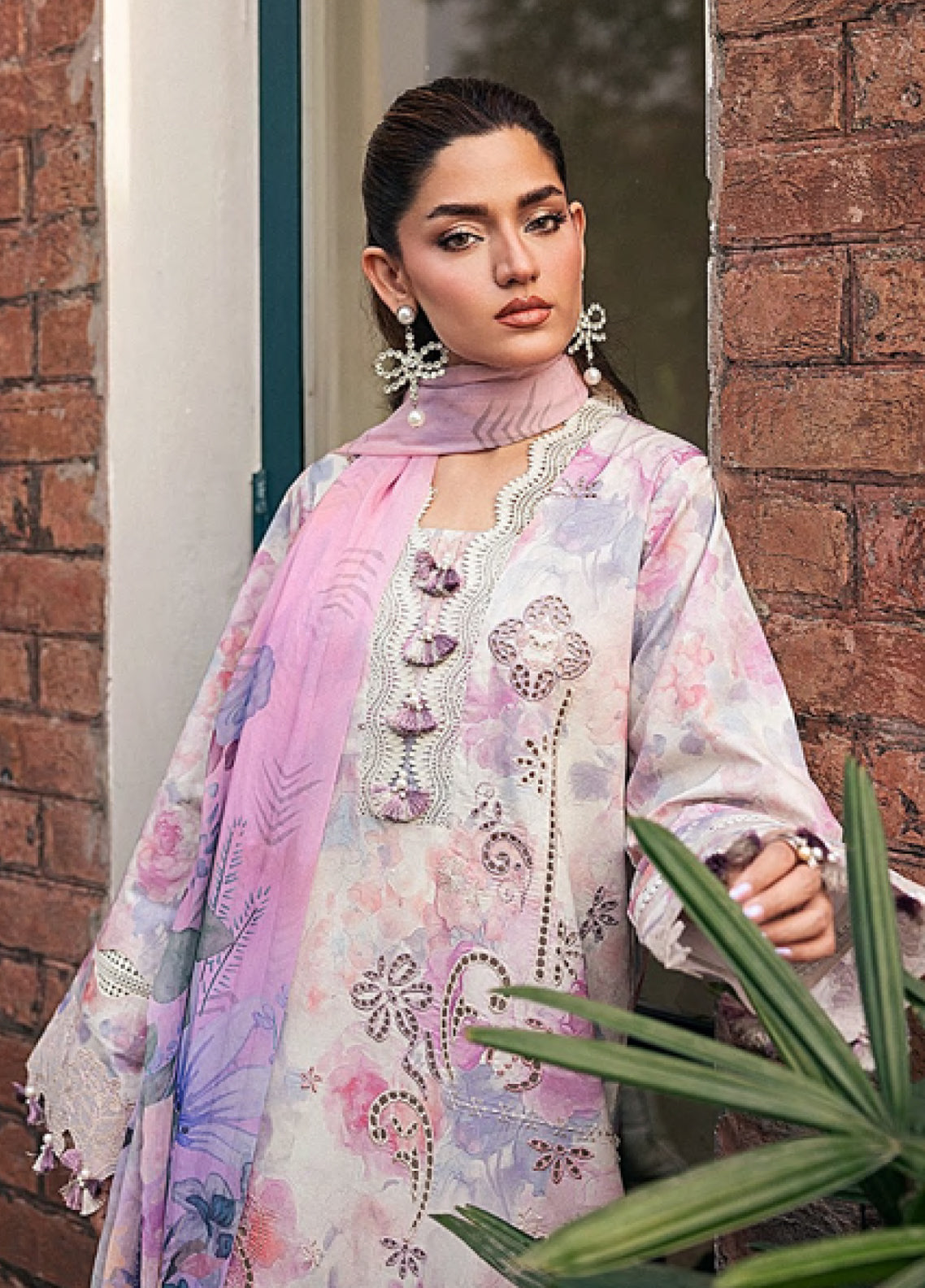 Zync By Florent Luxury Embroidered Lawn 3 Piece Unstitched Suit FL26ZEO D-FZF-4A Zync By Florent Luxury Embroidered Lawn 3 Piece Unstitched Suit FL26ZEO D-FZF-4A