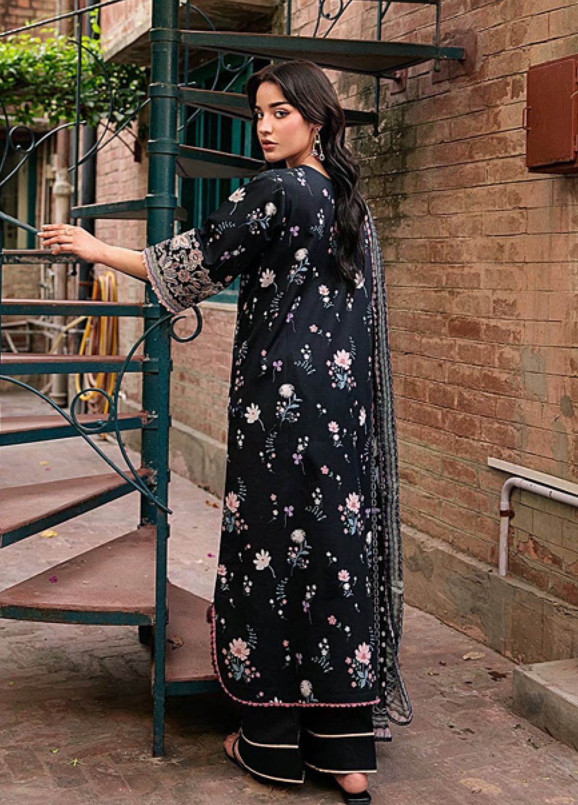 Zync By Florent Luxury Embroidered Lawn 3 Piece Unstitched Suit FL26ZEO D-FZF-9B Zync By Florent Luxury Embroidered Lawn 3 Piece Unstitched Suit FL26ZEO D-FZF-9B