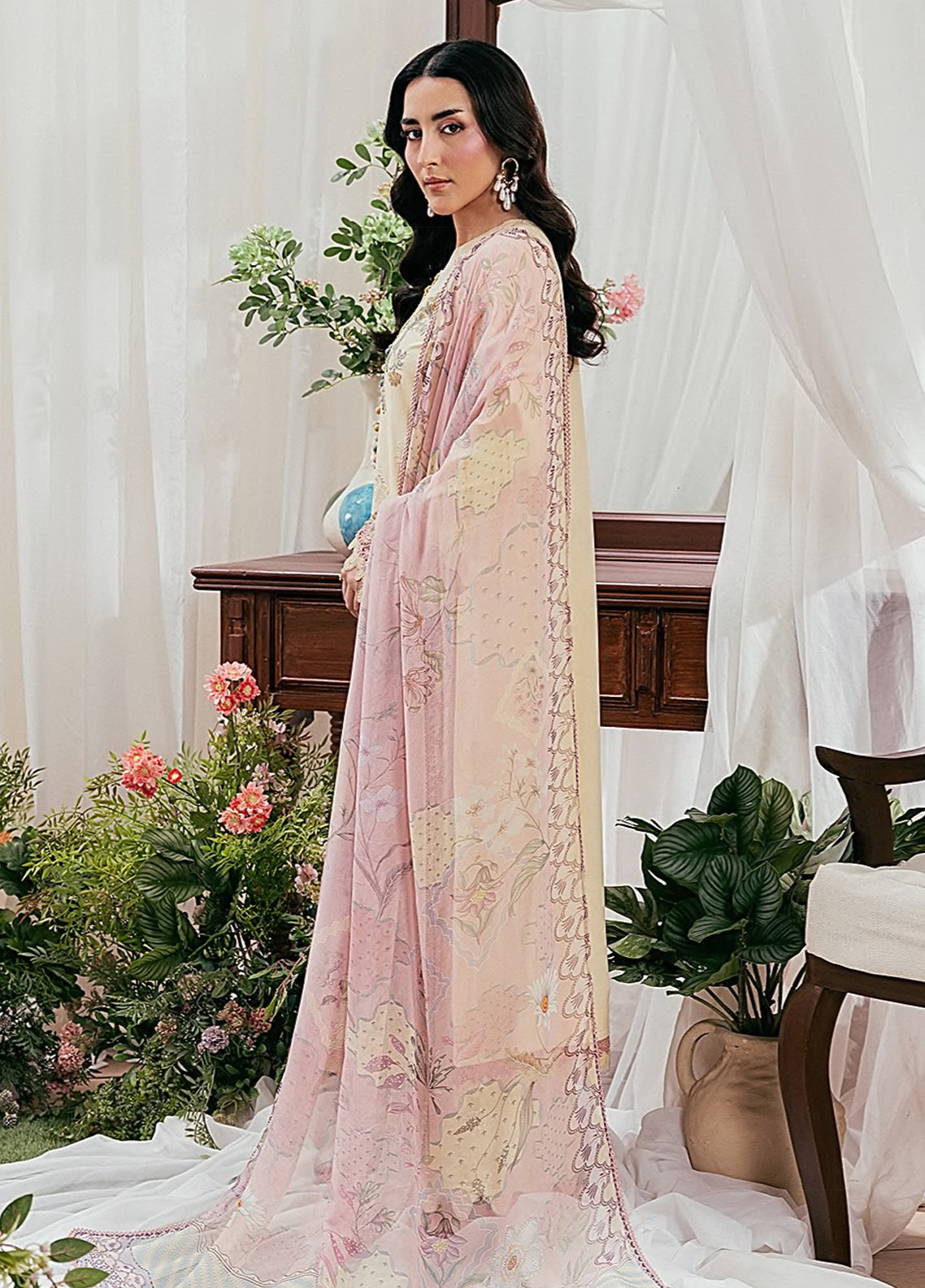 Zync By Florent Luxury Embroidered Lawn 3 Piece Unstitched Suit FL26ZLLV2 D-FZL-6B Zync By Florent Luxury Embroidered Lawn 3 Piece Unstitched Suit FL26ZLLV2 D-FZL-6B