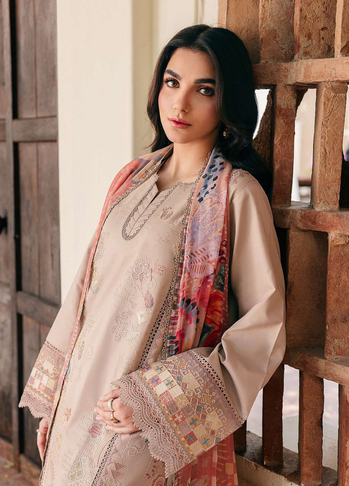 Zync By Florent Luxury Embroidered Lawn 3 Piece Unstitched Suit FL26ZLLV3 D-FZF-4B Zync By Florent Luxury Embroidered Lawn 3 Piece Unstitched Suit FL26ZLLV3 D-FZF-4B