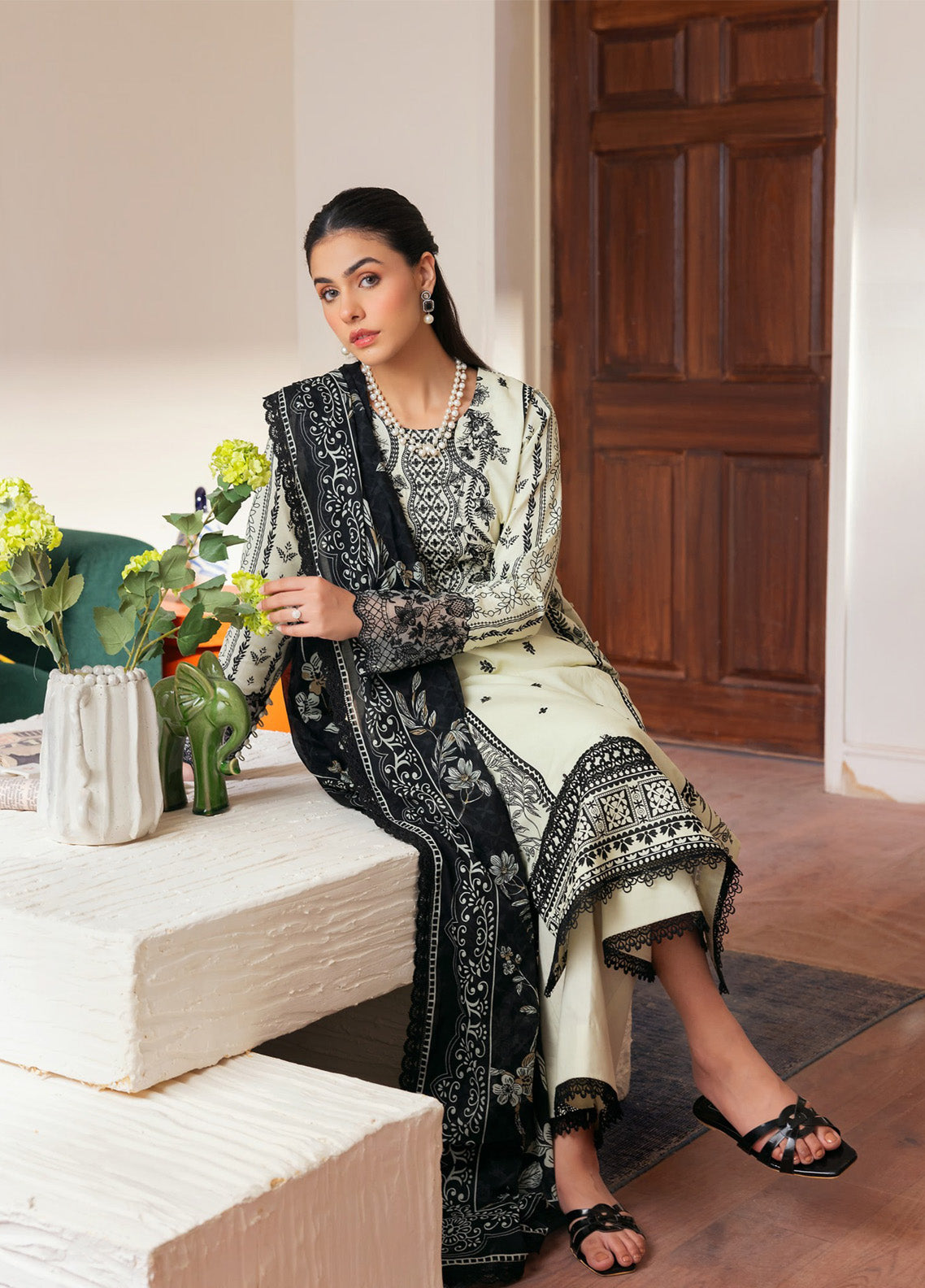 Zync by Florent Embroidered Lawn Suits Unstitched 3 Piece - FL25ZDW FZD-4A Zync by Florent Embroidered Lawn Suits Unstitched 3 Piece - FL25ZDW FZD-4A