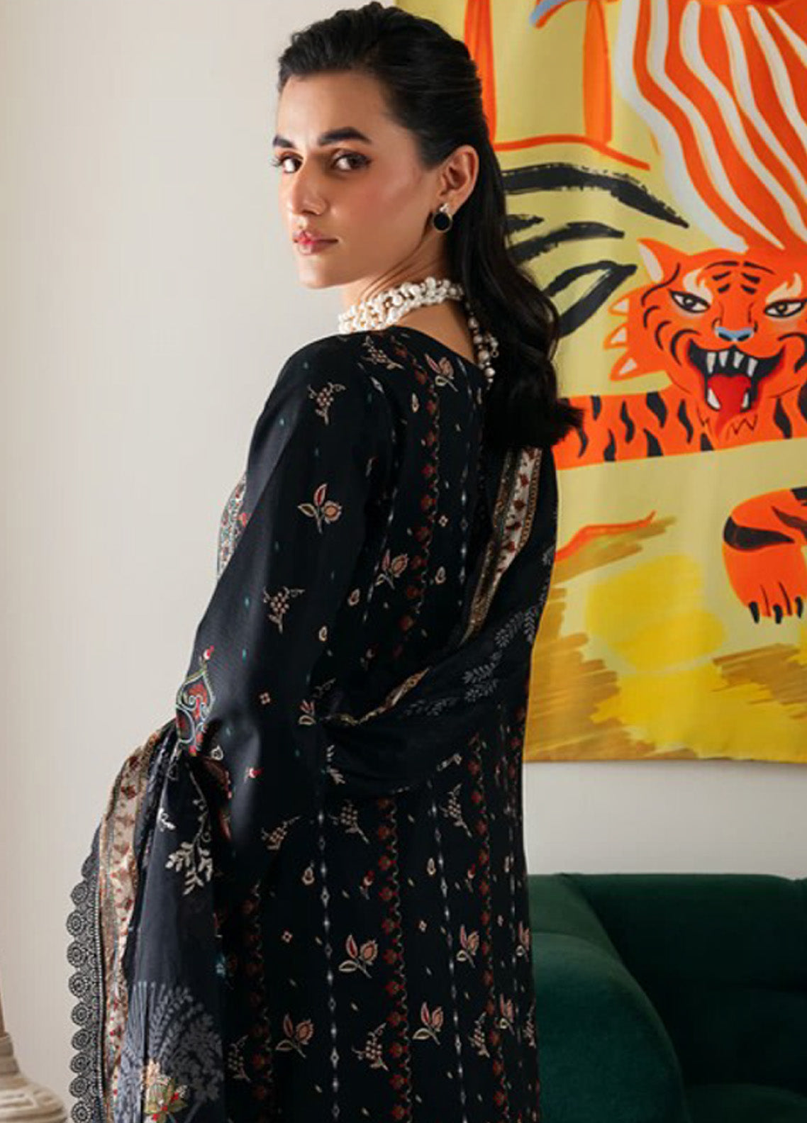Zync by Florent Embroidered Lawn Suits Unstitched 3 Piece - FL25ZDW FZD-5B Zync by Florent Embroidered Lawn Suits Unstitched 3 Piece - FL25ZDW FZD-5B