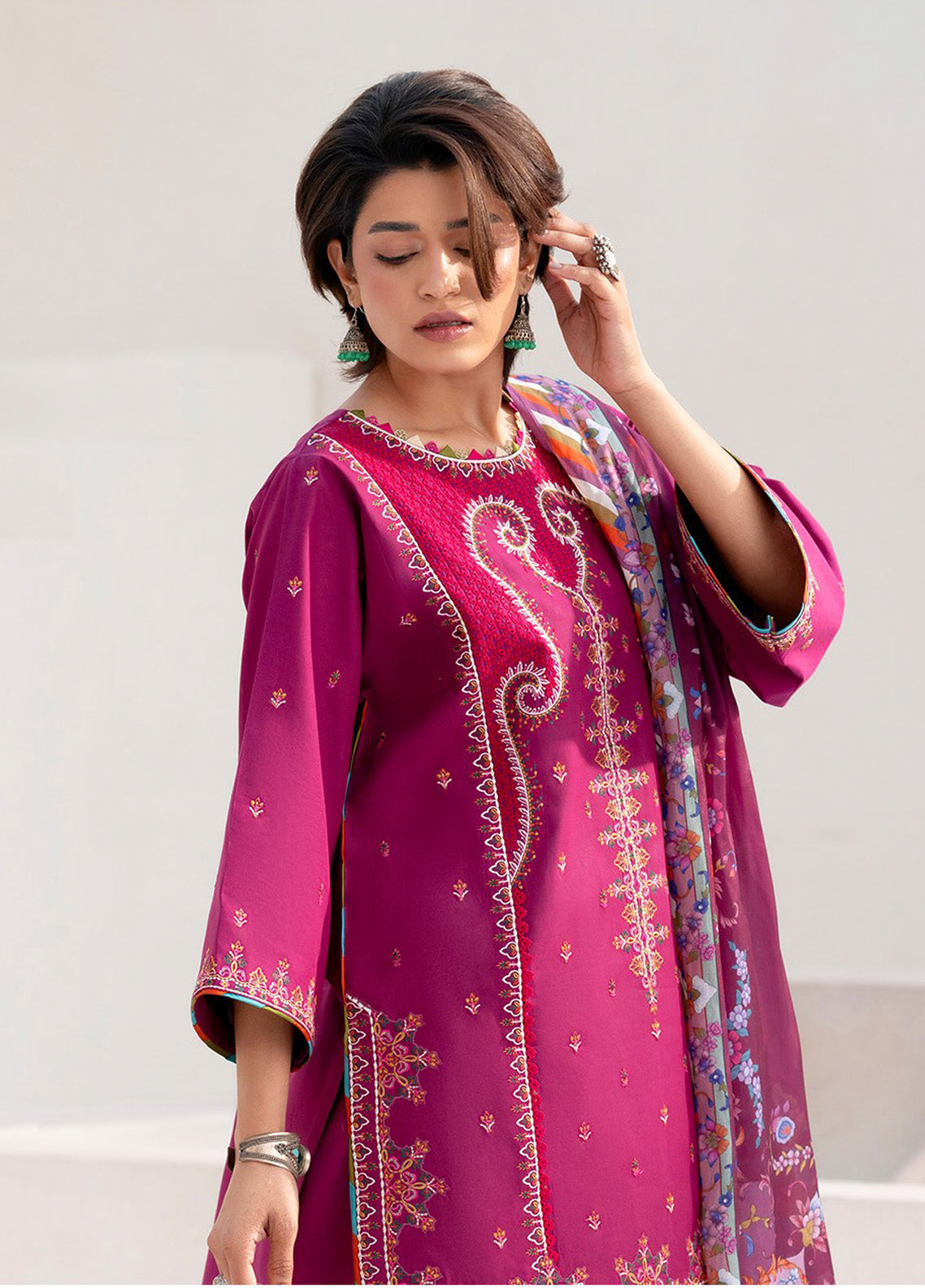 Aaina By Bin Ilyas Embroidered Lawn 3 Piece Unstitched Suit BI25SE D-82A Aaina By Bin Ilyas Embroidered Lawn 3 Piece Unstitched Suit BI25SE D-82A