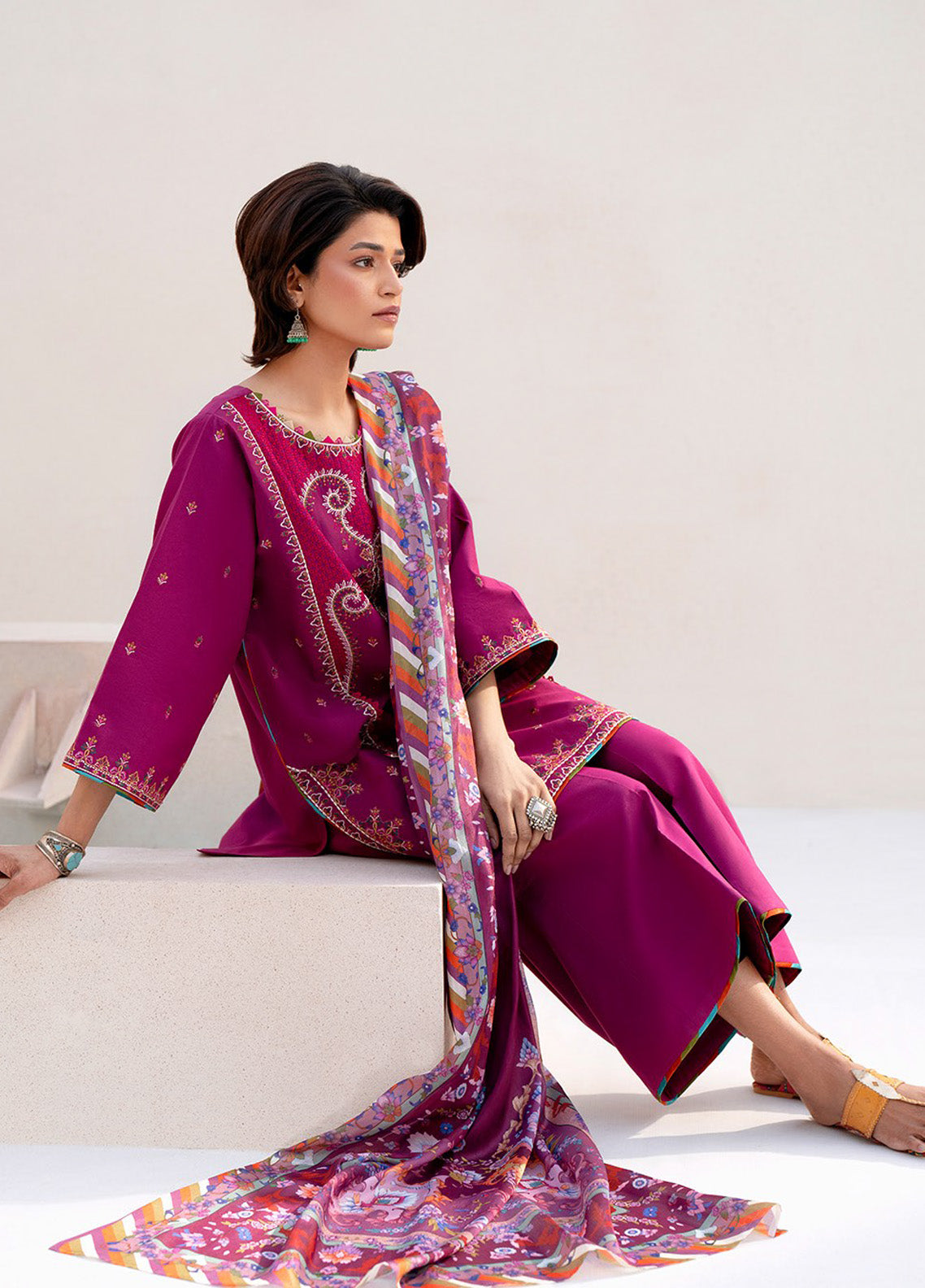 Aaina By Bin Ilyas Embroidered Lawn 3 Piece Unstitched Suit BI25SE D-82A Aaina By Bin Ilyas Embroidered Lawn 3 Piece Unstitched Suit BI25SE D-82A