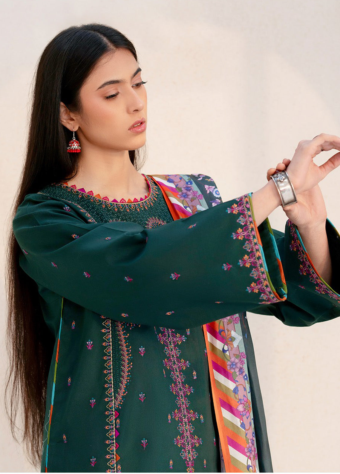 Aaina By Bin Ilyas Embroidered Lawn 3 Piece Unstitched Suit BI25SE D-82B Aaina By Bin Ilyas Embroidered Lawn 3 Piece Unstitched Suit BI25SE D-82B