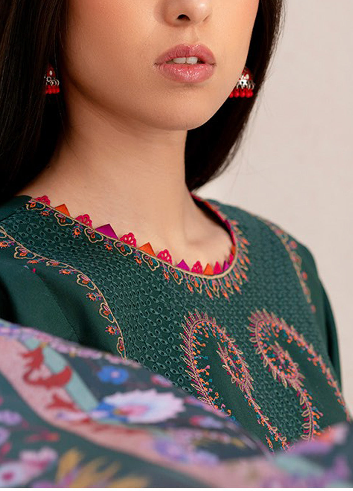 Aaina By Bin Ilyas Embroidered Lawn 3 Piece Unstitched Suit BI25SE D-82B Aaina By Bin Ilyas Embroidered Lawn 3 Piece Unstitched Suit BI25SE D-82B