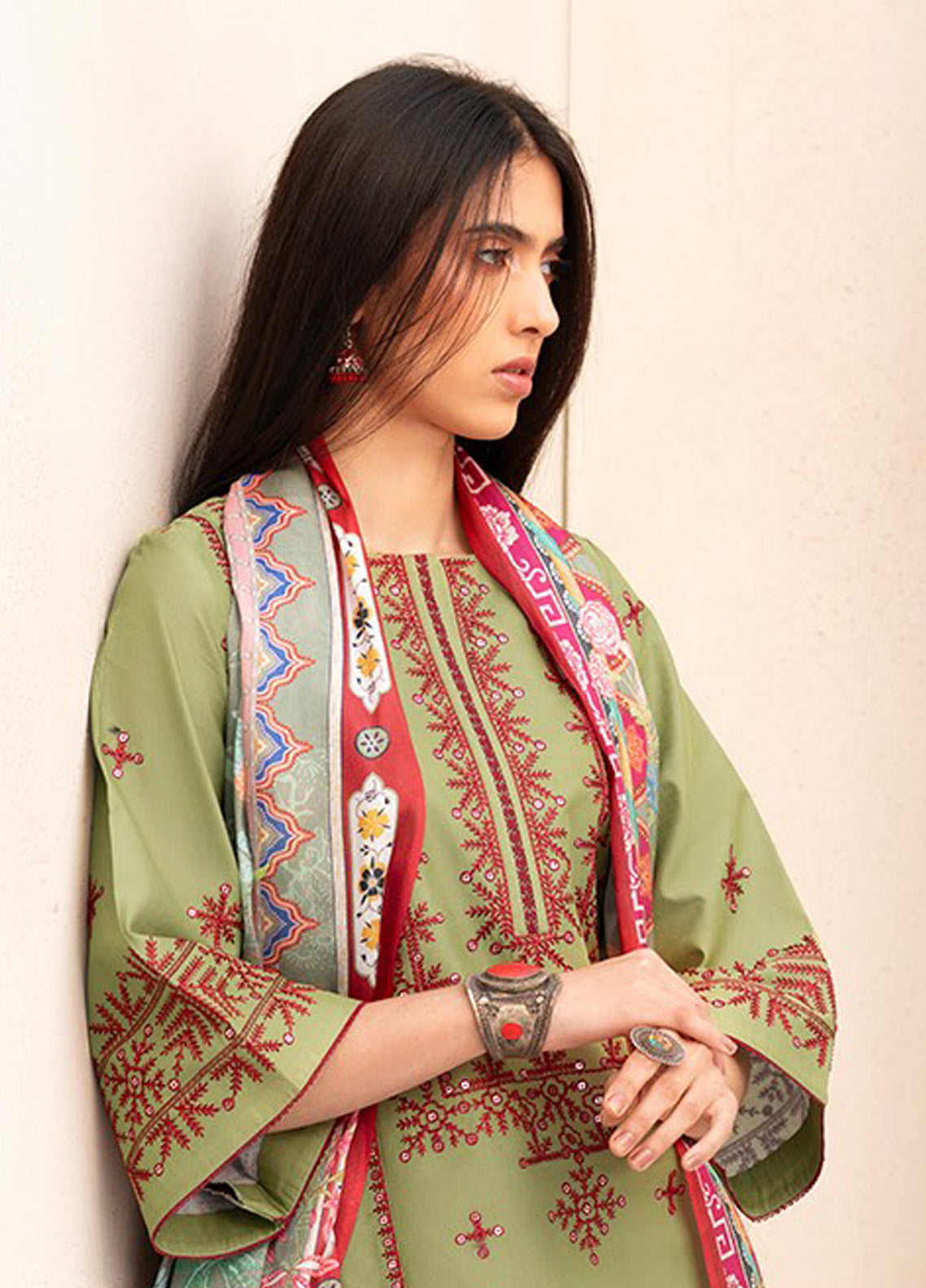 Aaina By Bin Ilyas Embroidered Lawn 3 Piece Unstitched Suit BI25SE D-83A Aaina By Bin Ilyas Embroidered Lawn 3 Piece Unstitched Suit BI25SE D-83A