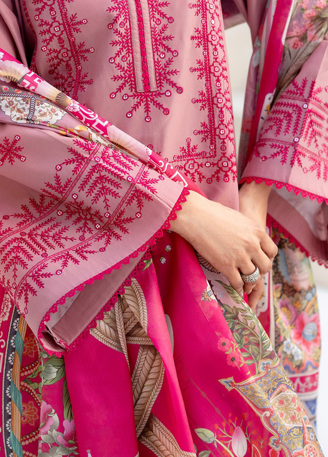 Aaina By Bin Ilyas Embroidered Lawn 3 Piece Unstitched Suit BI25SE D-83B Aaina By Bin Ilyas Embroidered Lawn 3 Piece Unstitched Suit BI25SE D-83B