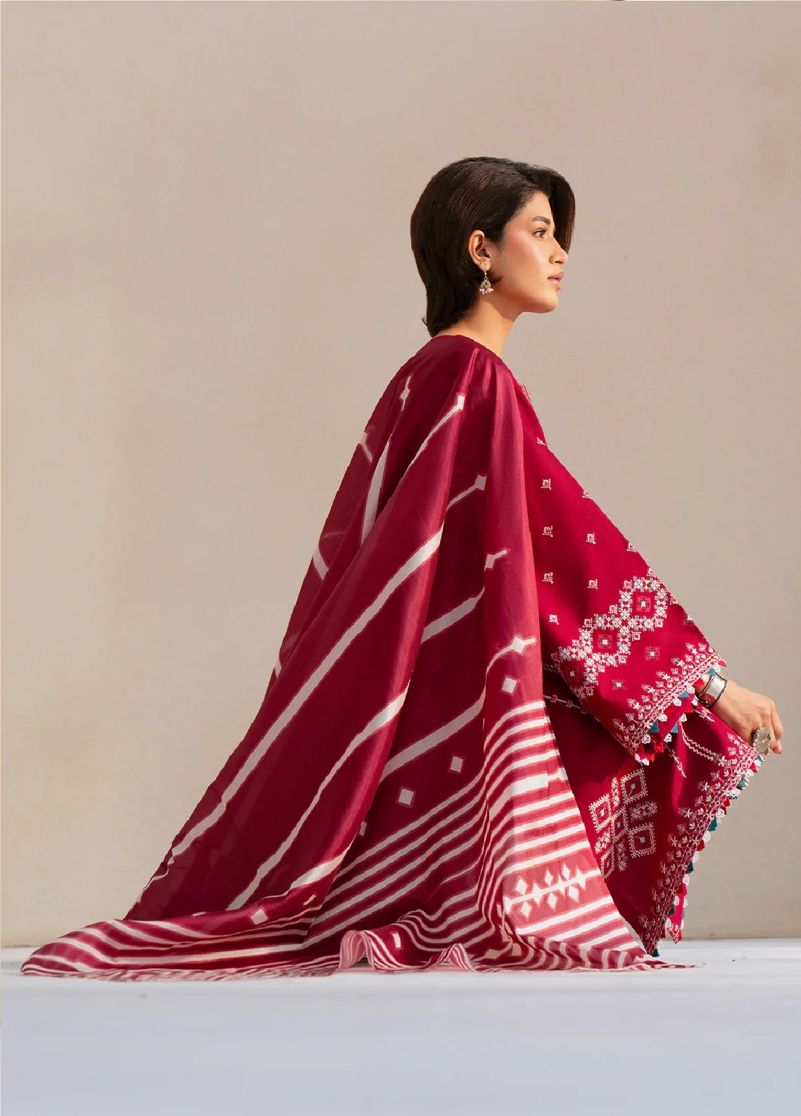Aaina By Bin Ilyas Embroidered Lawn 3 Piece Unstitched Suit BI25SE D-84A Aaina By Bin Ilyas Embroidered Lawn 3 Piece Unstitched Suit BI25SE D-84A